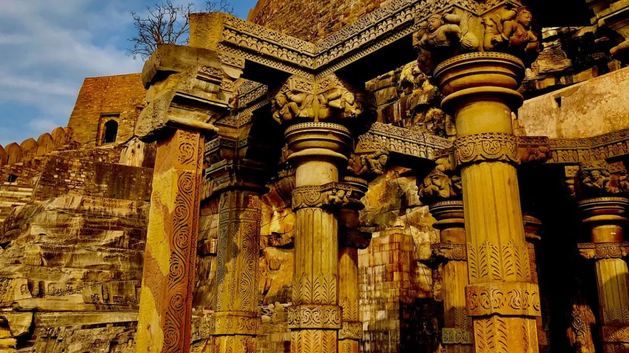 16 करोड़ की योजनाओं से Kalinjar Fort बनेगा पर्यटन हब, देशी-विदेशी पर्यटकों के प्रमुख आकर्षण का केंद्र है बांदा का ये किला