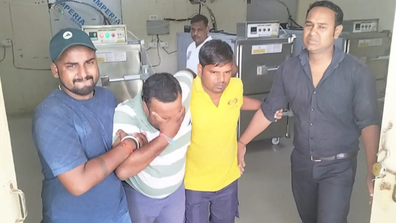 Ghazipur Massacre: सिर और सीने पर चाकू के किए कई वार... स्कूल के शौचालय में की 9वीं के छात्र ने 10वीं के छात्र की हत्या, जानिए दर्द की पूरी कहानी