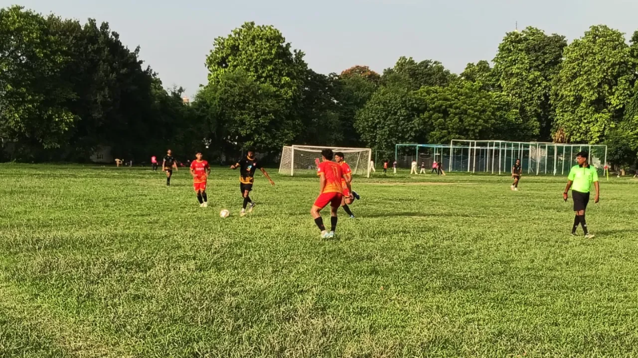 National Girls Football Tournament में लखनऊ, देहरादून, दिल्ली और एर्नाकुलम ने मारी बाजी, सेमीफाइनल में बनाई जगह