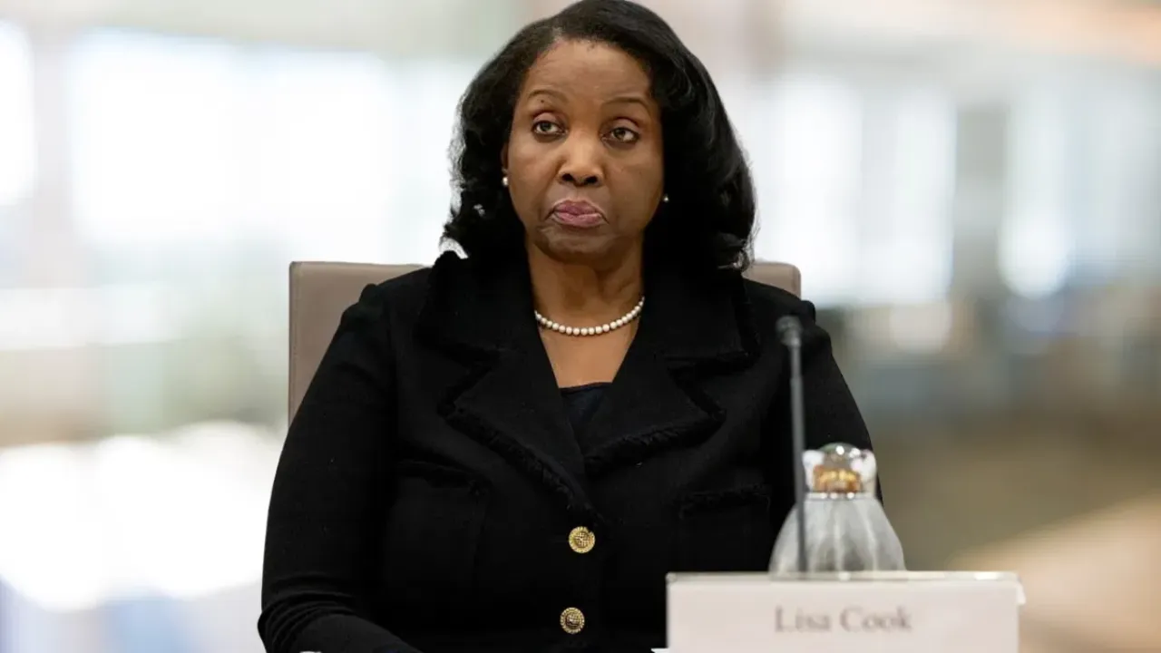 फेड गवर्नर लिसा कुक पर ट्रंप का एक्शन, एक झटके में किया बर्खास्त