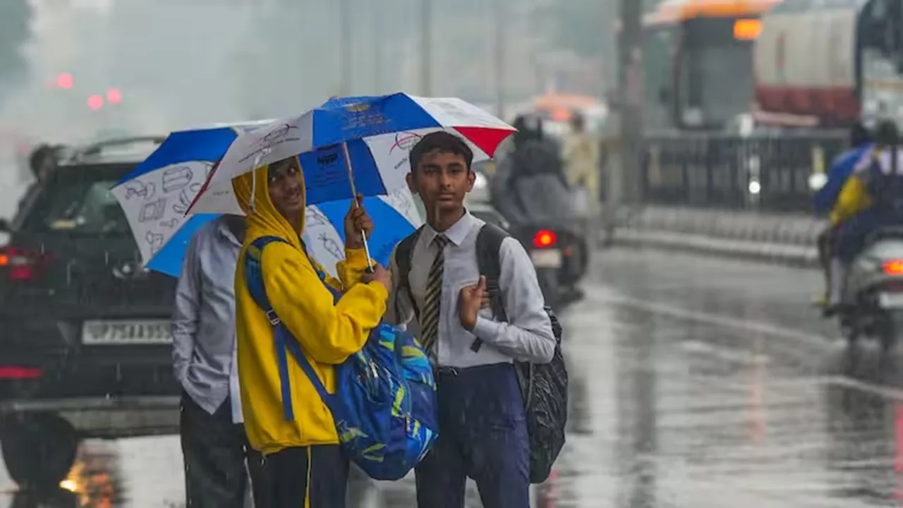 UP Weather: लखनऊ समेत पूरे यूपी में मानसून का रौद्र रूप! अगले 48 घंटे भारी बारिश और वज्रपात की चेतावनी