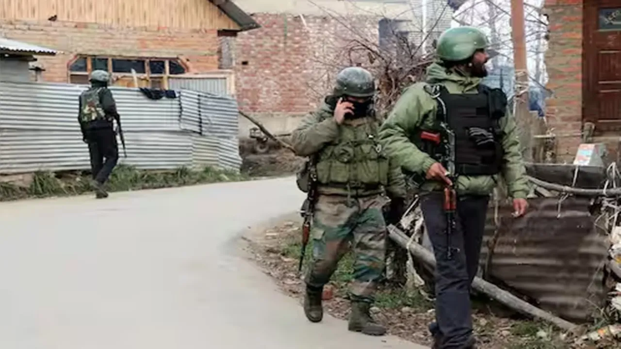 Kulgam Encounter: जम्मू-कश्मीर के कुलगाम में नौवें दिन भी मुठभेड़ जारी, दो जवान शहीद, दो आंतकी भी ढेर