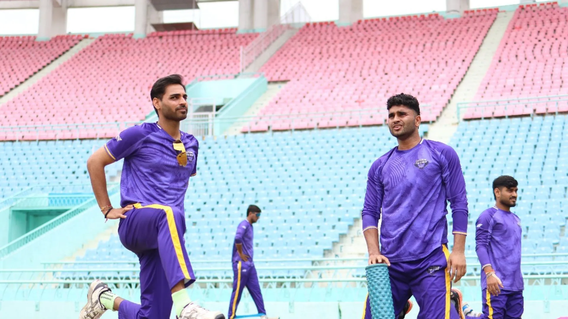 इकाना स्टेडियम में लखनऊ फॉल्कंस ने किया अभ्यास, कप्तान भुवी ने गेंदबाजी में आजमाये हाथ