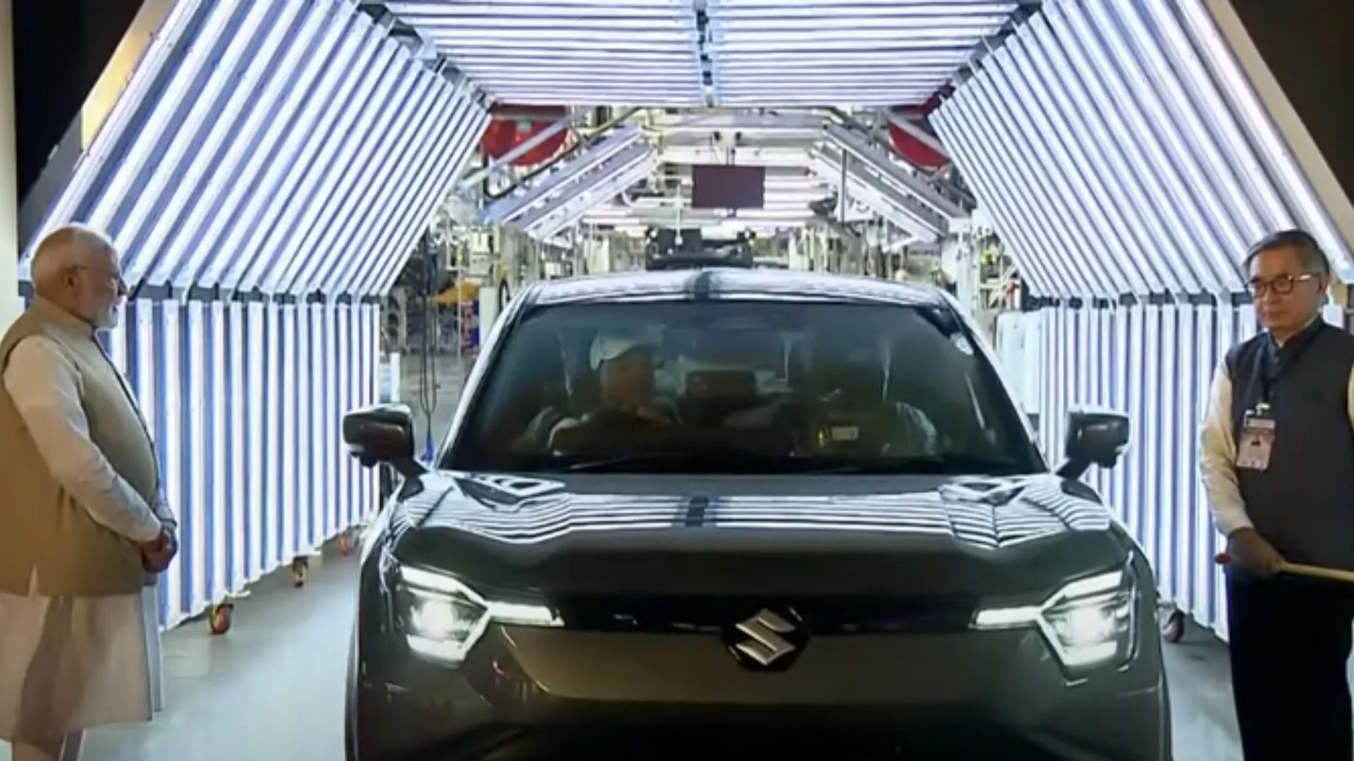 दुनिया में चलेगी मेड इन इंडिया लिखी EV : PM मोदी ने ने दिखाई हरी झंडी, गुजरात से जापान सहित 100 देशों को निर्यात