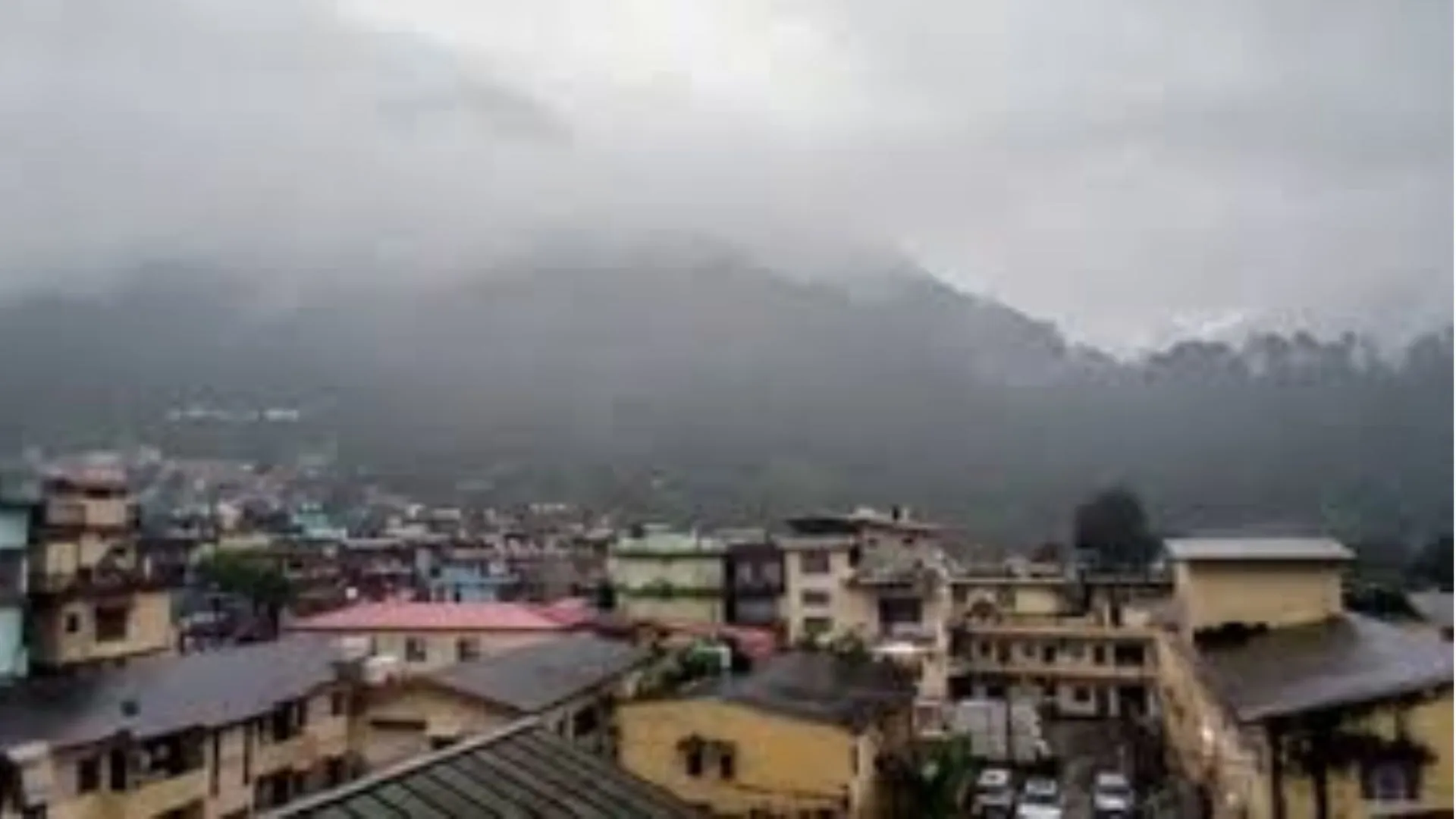  रुक-रुककर हो रही बारिश के चलते धराली-हर्षिल में बचाव अभियान में अड़चन, हेली से रेस्क्यू पर रोक   