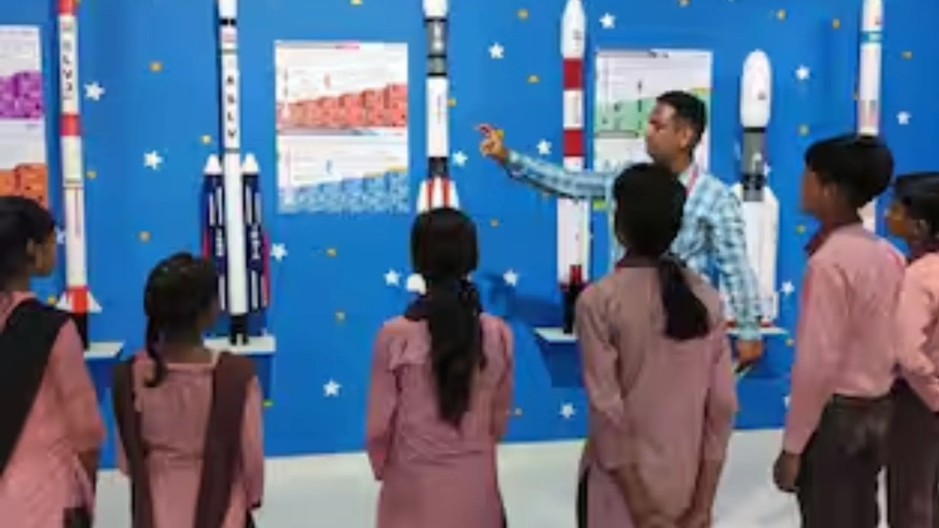 अब यूपी से होगा फ्यूचर साइंटिस्ट, स्पेस आन व्हील्स बस के माध्यम बच्चों तक पहुंचेगी मोबाइल प्रयोगशाला