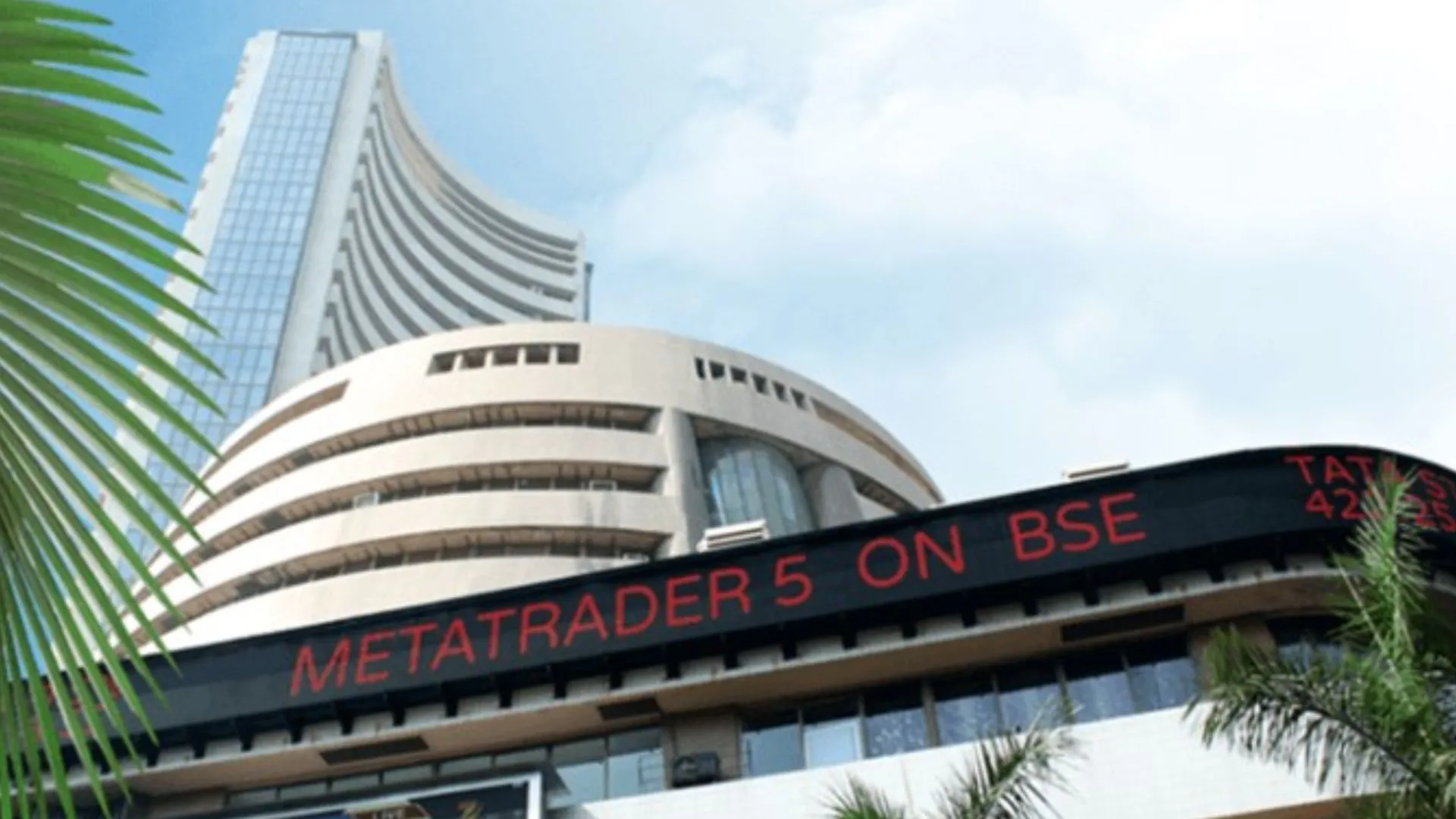 लगातार चौथे दिन कारोबार में गिरावट, अमेरिकी शुल्क संबंधी चिंताओं के बीच नुकसान में रहे Sensex-Nifty