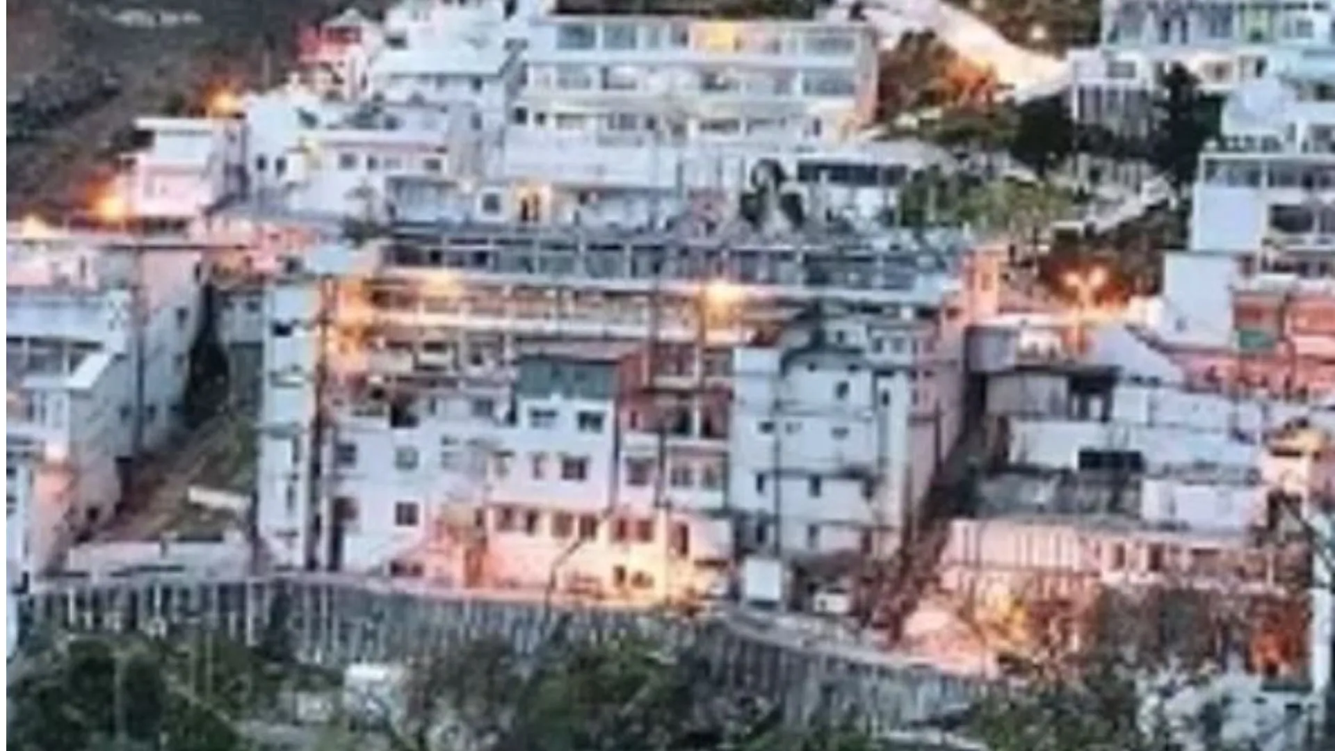 माता वैष्णो देवी मंदिर मार्ग पर भूस्खलन: 5 की मौत, 14 लोग घायल, रोकी गयी यात्रा 