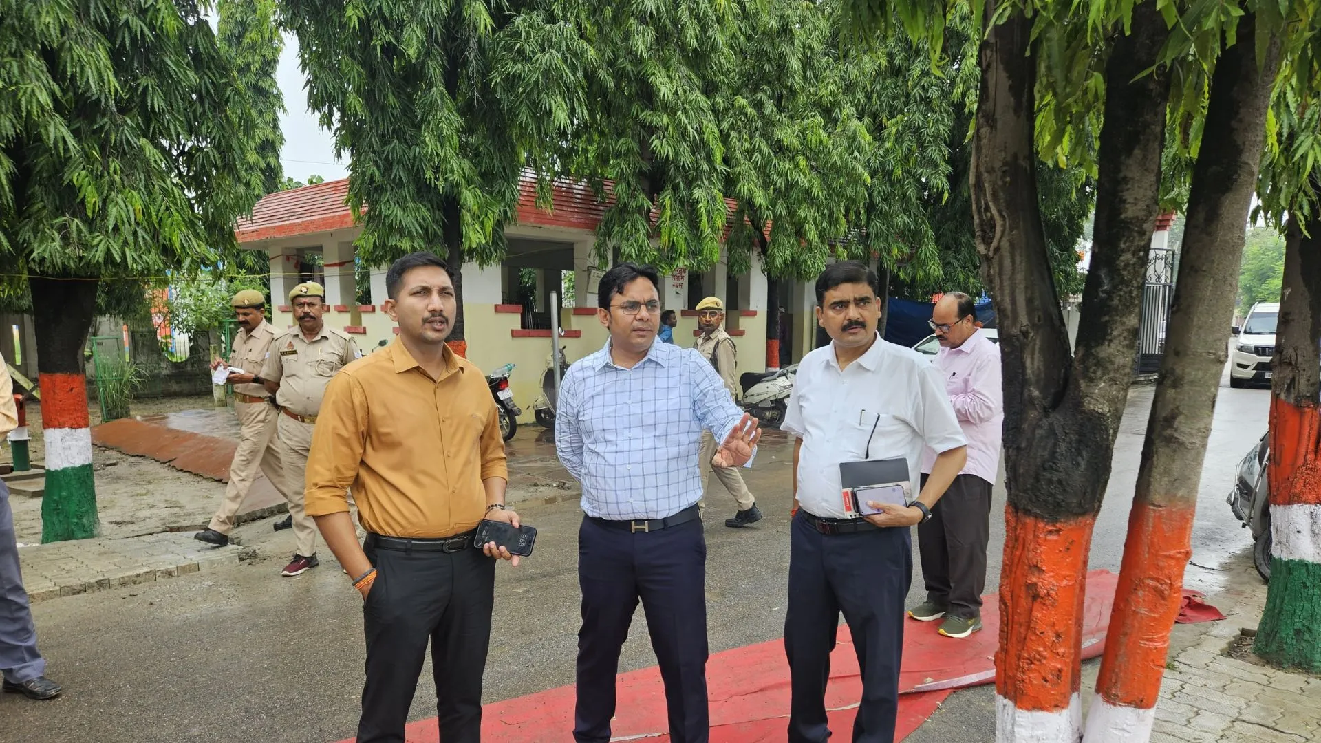 काकोरी ट्रेन एक्शन थीम पर बनेंगे सेल्फी प्वॉइंट, वर्षगांठ की तैयारियों में जुटा प्रशासन, DM ने लिया जायजा 