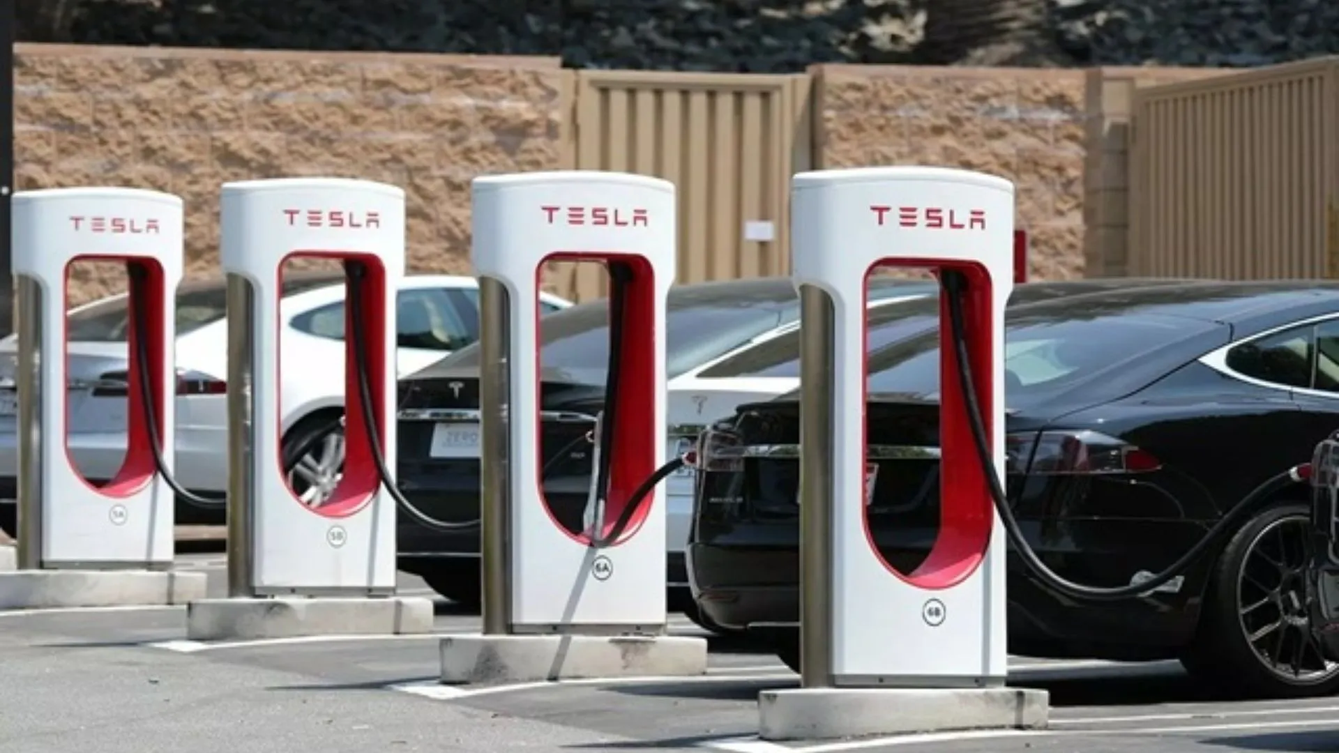 मुंबई के बाद अब टेस्ला इस शहर में खोलेगा नया सुपरचार्जिंग स्टेशन, नेटवर्क विस्तार के लिए इन जगहों का किया चुनाव 