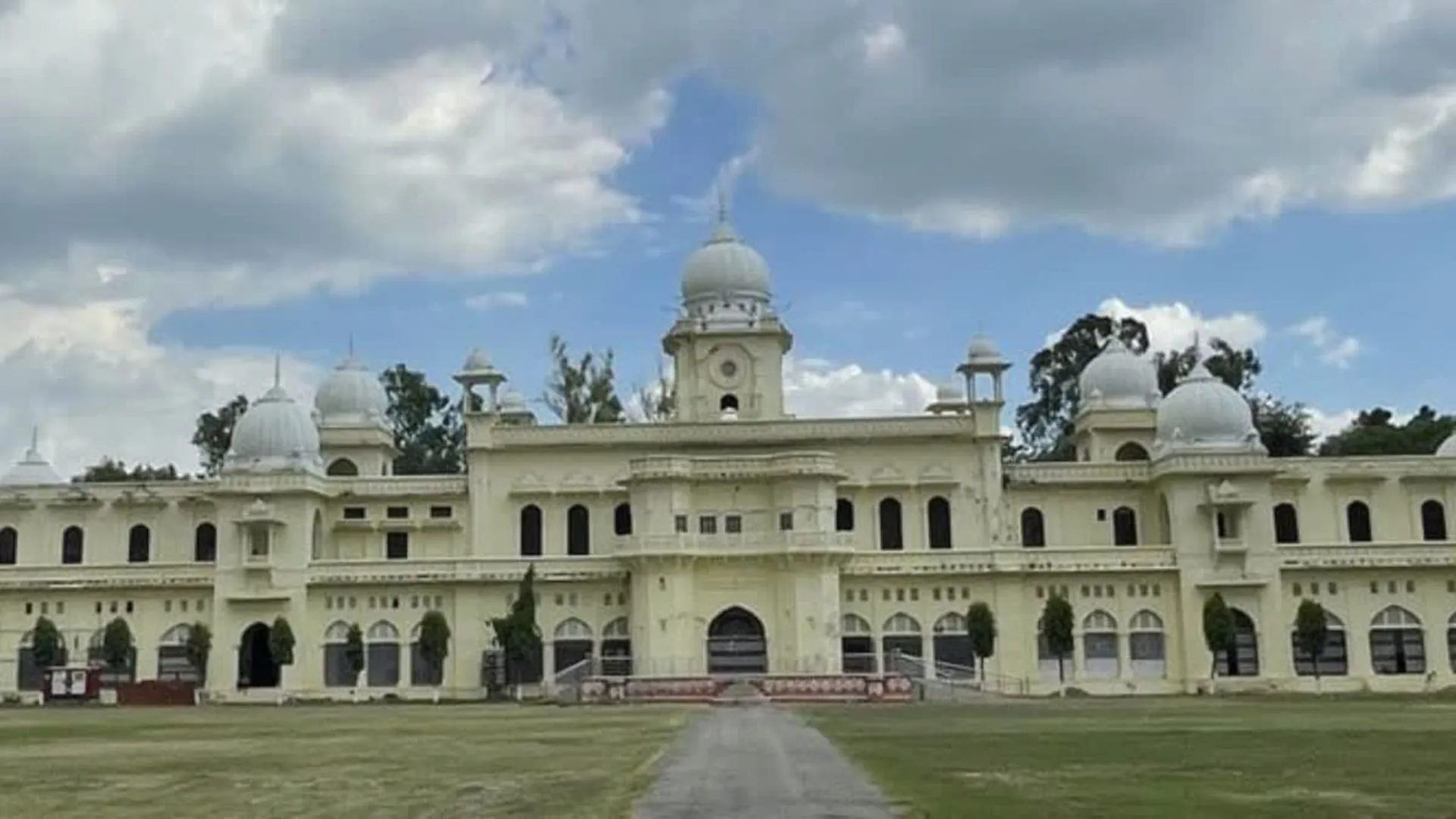 लखनऊ विश्वविद्यालय में नवीनीकरण की तैयारी: हाइटेक छात्रावास, लेक्चर थियेटर और रिकार्डिंग रुम होगा आधुनिक 