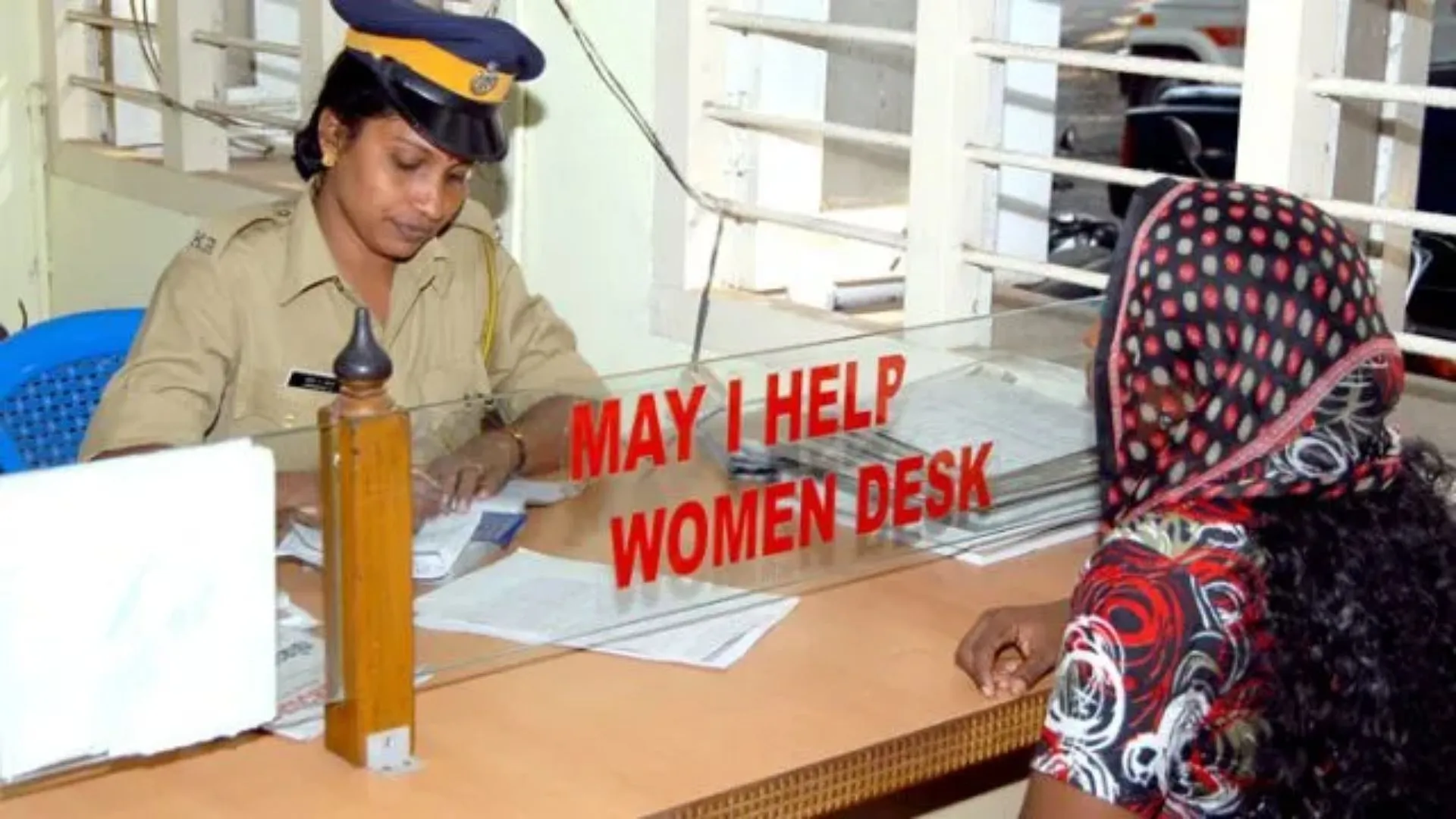 'धैर्य से सुननी होगी समस्या, निकालना होगा हल' Help Desk पर तैनात महिला पुलिसकर्मियों को दिया गया प्रशिक्षण