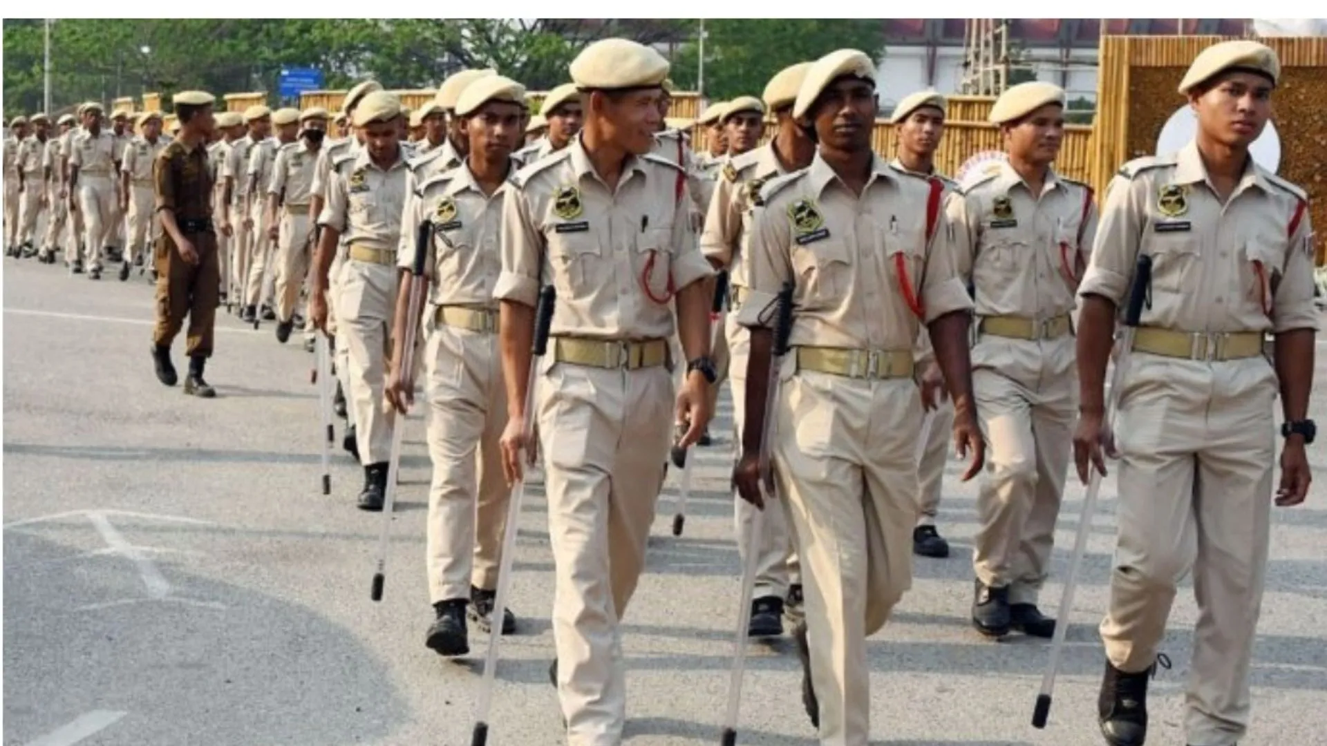 श्रीकृष्ण जन्माष्टमी को देखते हुए बढ़ाई गयी मेरठ में सुरक्षा, 2685 पुलिसकर्मी तैनात, संवेदनशील इलाकों में की जा रही कड़ी निगरानी 