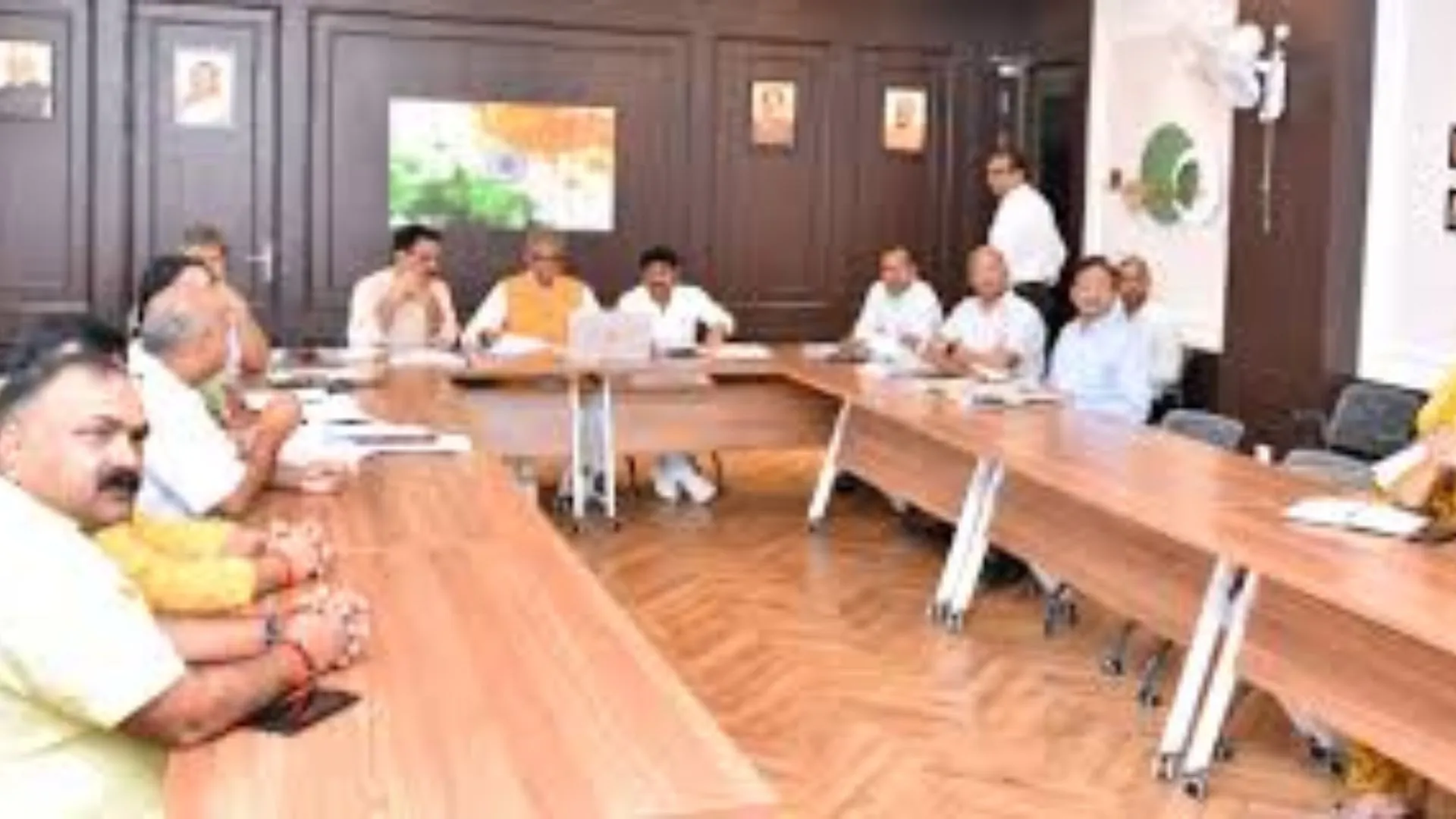 सोनभद्र में विकसित होगा धार्मिक पर्यटन और कैम्पिंग सर्किट, समाज कल्याण और वन विभाग की बनी सहमति 