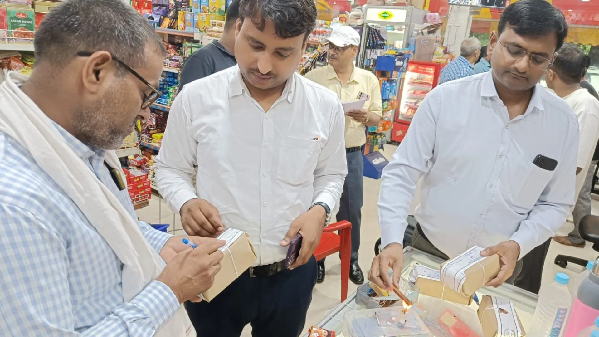 रक्षाबंधन 2025 : मिलावट के खिलाफ अभियान में 17 प्रतिष्ठानों पर छापा, 31 सैंपल भरे