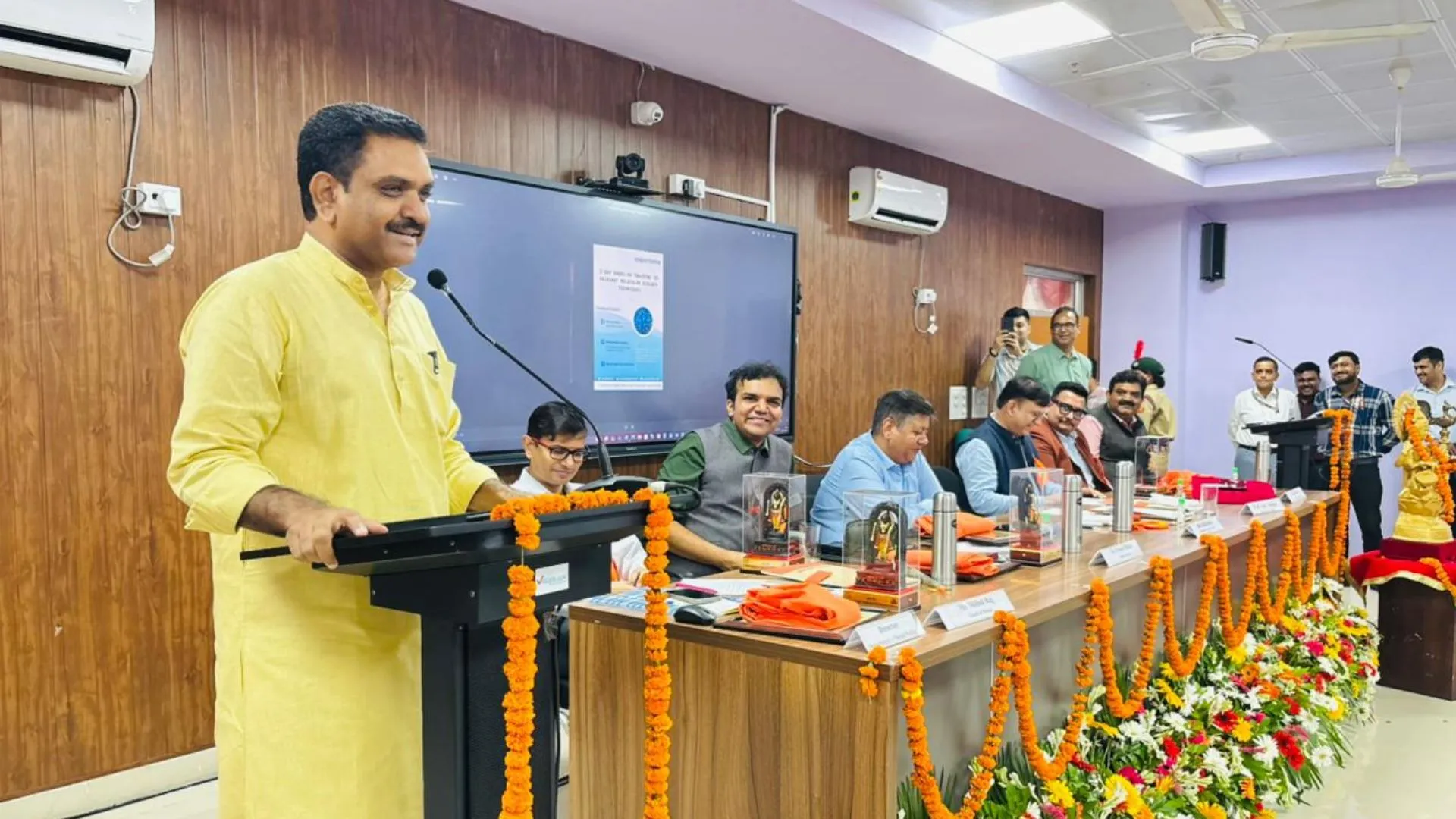 भविष्य की संभावनाओं से परिचित कराएगा AI लैब, भाषा विवि में आर्टिफ़िशियल इंटेलीजेंस वर्कशॉप का आयोजन और  लैब का उद्घाटन