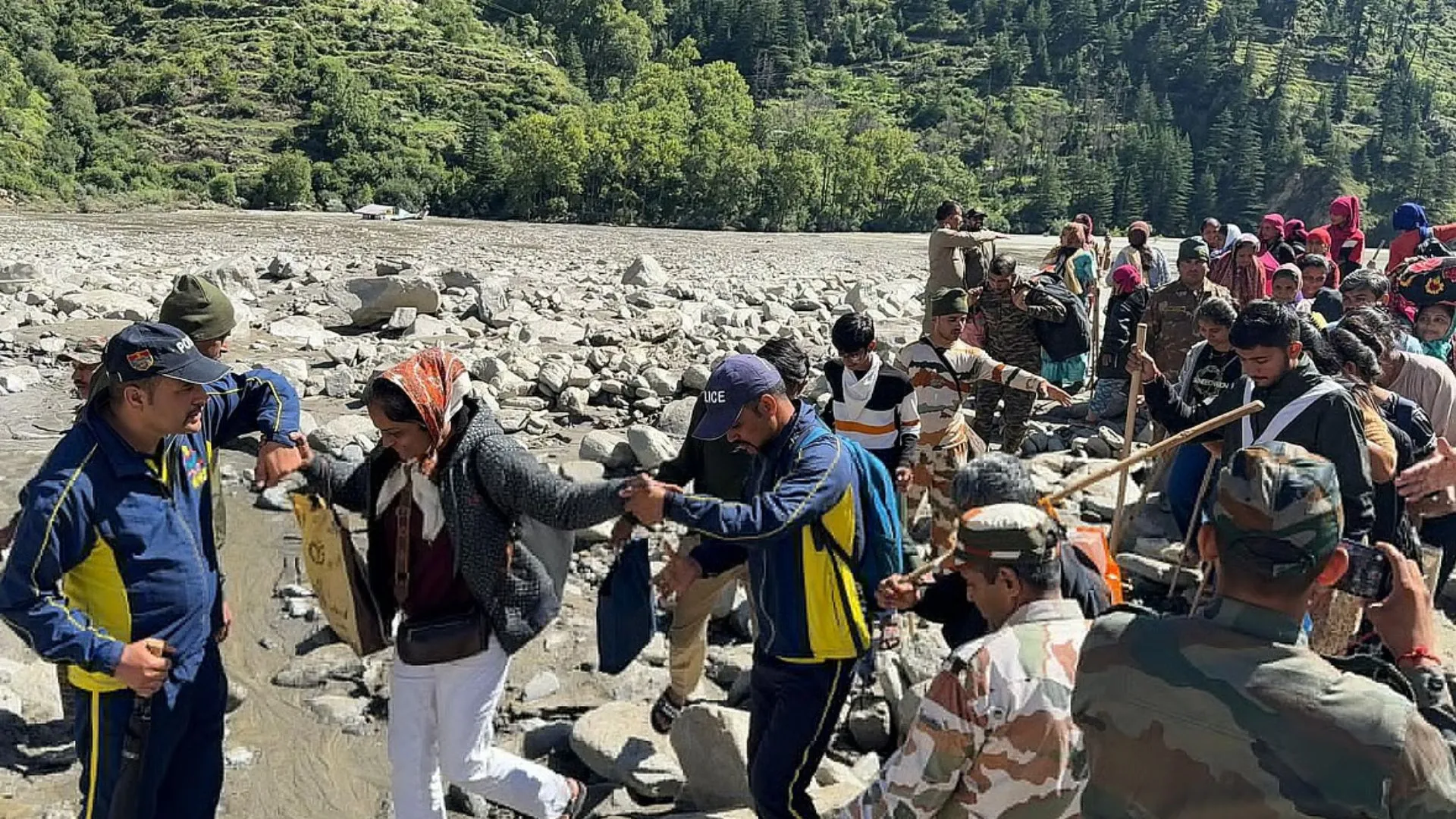 Dharali Disaster : युद्ध स्तर पर चल रहा रेस्क्यू अभियान, अबतक 343 लोगों को सुरक्षित बचाया, मृतकों के परिजनों को पांच लाख की सहायता 