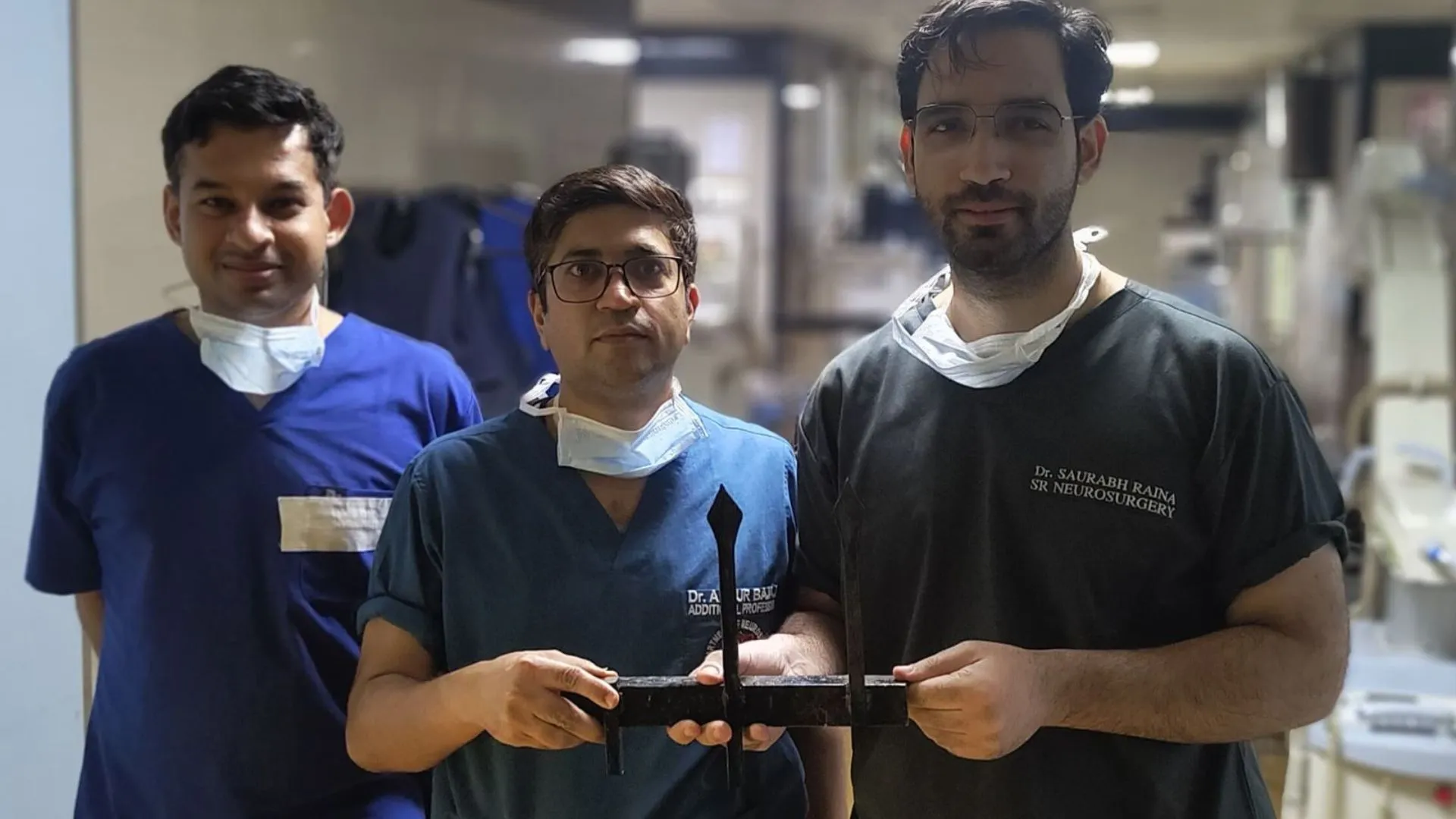 KGMU डॉक्टरों को मिली बड़ी सफलता! साढ़े 3 घंटे में पूरी की जटिल सर्जरी, बच्चे के कंधे और सिर में धंस गई थी लोहे की ग्रिल