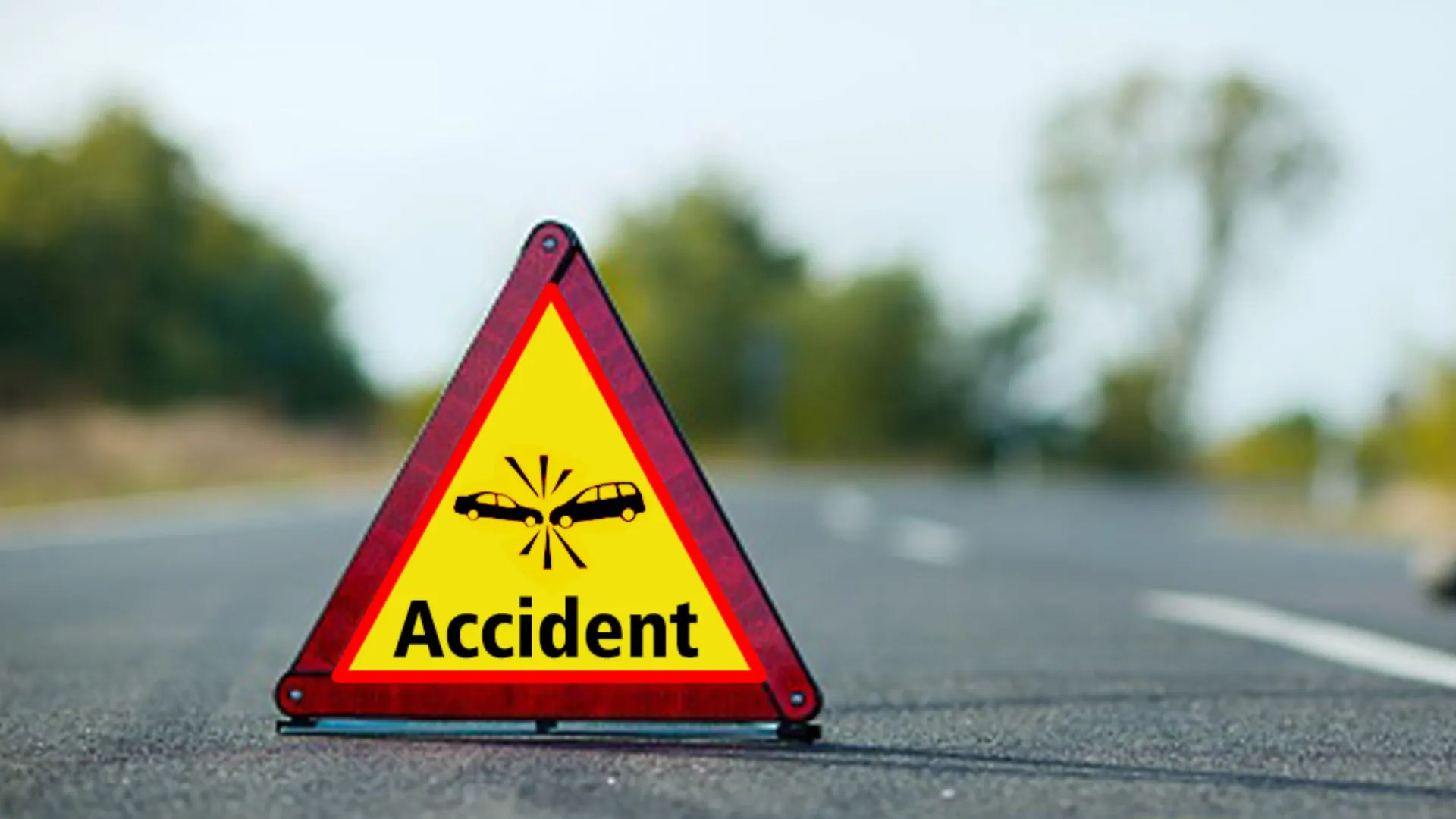 बाराबंकी में लखनऊ-अयोध्या नेशनल हाईवे पर बस पलटने से 30 यात्री घायल, 2 की हालत गंभीर 