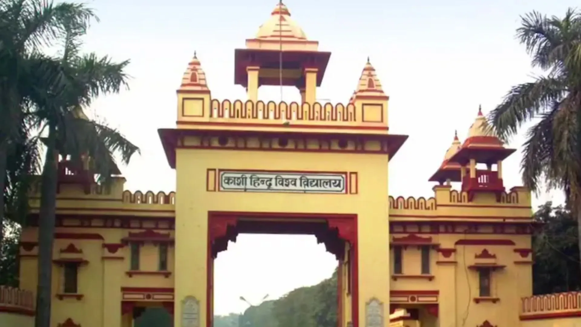 BHU में MBBS की छात्रा से नशे में धूत 3 पूर्व छात्रों ने की छेड़छाड़, पुलिस ने किया गिरफ्तार 