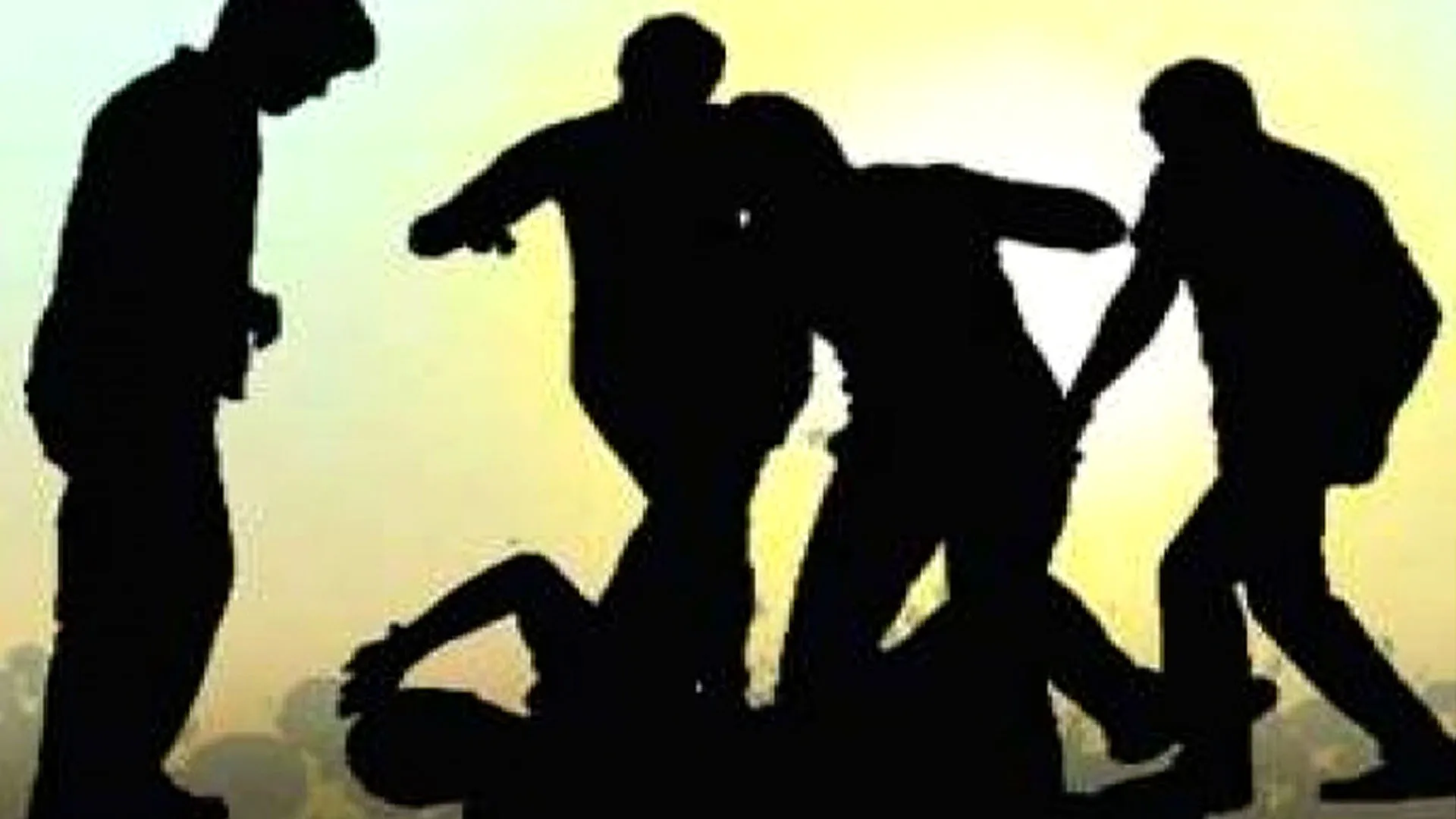 लखीमपुर खीरी : कंप्यूटर ऑपरेटर व शिक्षक पत्नी से बाइक सवारों ने की अभद्रता, कार तोड़ी 