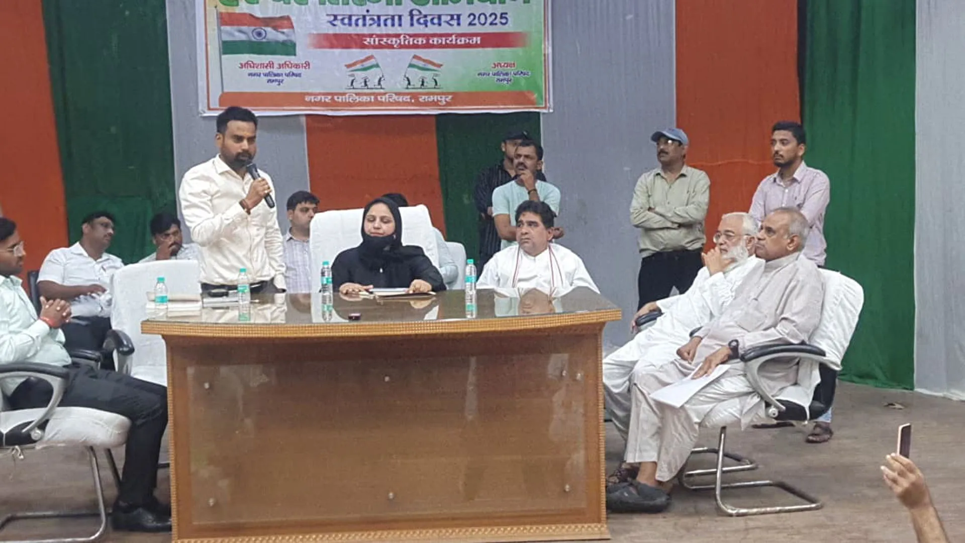 Rampur: बैठक छोड़कर गए ईओ, व्यापारियों ने किया हंगामा