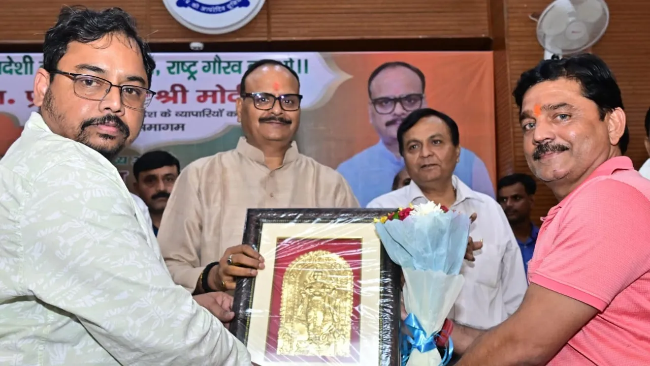 लखनऊ : डिप्टी सीएम ब्रजेश पाठक बोले, स्वदेशी अपनाओ, राष्ट्र गौरव बढ़ाओ 