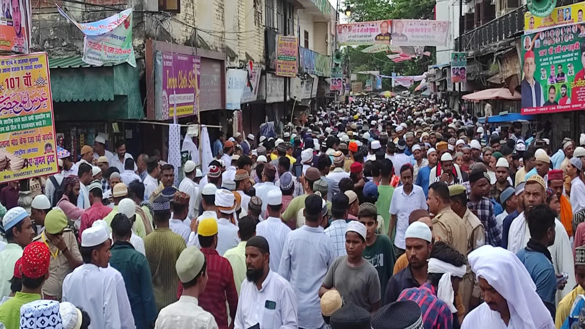 उर्स-ए-रजवी : शहर में रजा के दीवानों का सैलाब, कुल के बाद फिलिस्तीन के लिए दुआ को उठे हाथ