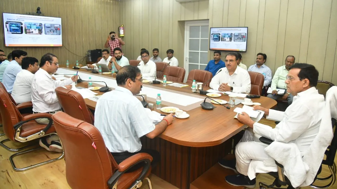 कानपुर बिजली संकट : मंत्री ने कहा जनता को निर्बाध आपूर्ति देना ही प्राथमिकता