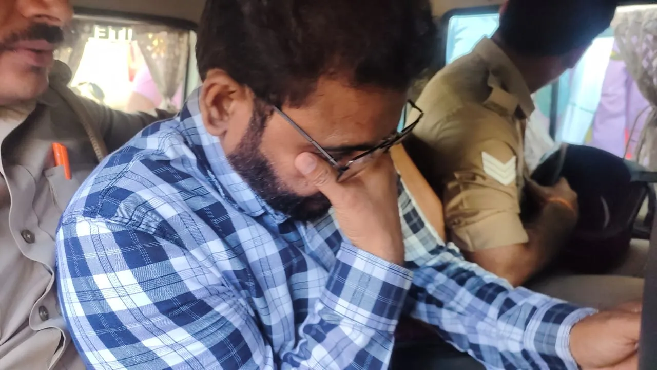 लखीमपुर खीरी : एंटी करप्शन के जाल में फंसे पीसीएफ के दो बाबू, 90 हजार रुपये घूस लेते गिरफ्तार