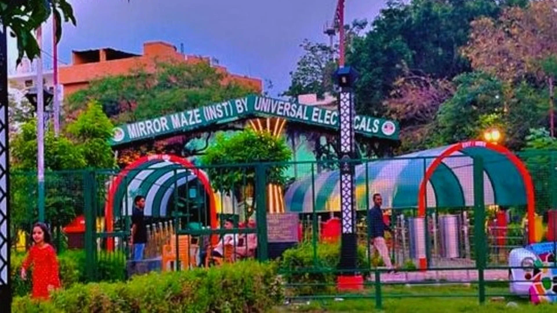 Moradabad : कंपनी बाग की भुलभुलैया और 5 डी मोशन थिएटर कर रहा लोगों को आकर्षित