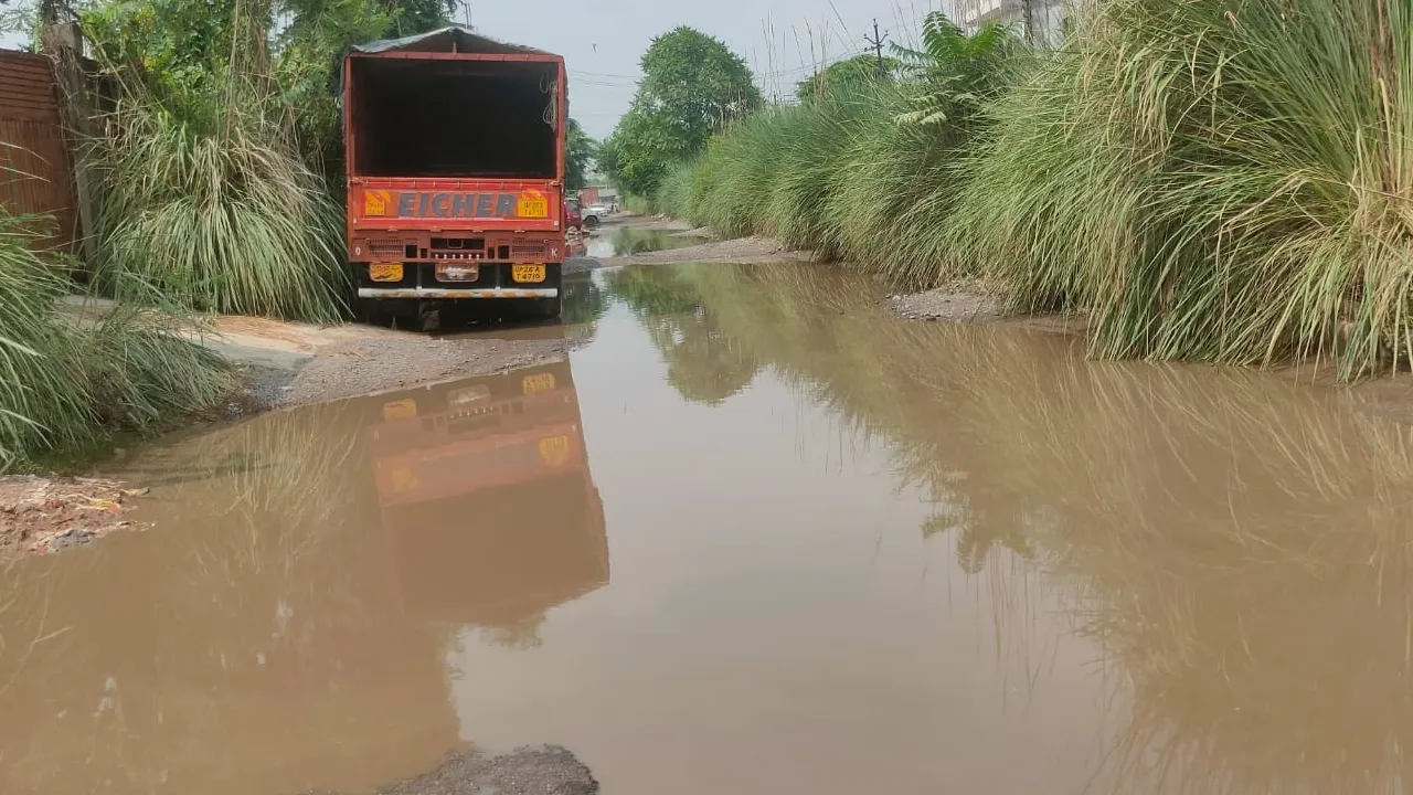 कानपुर : इस्पात नगर में सीवर, लाइट और सड़क की अलग-अलग बनेगी डीपीआर