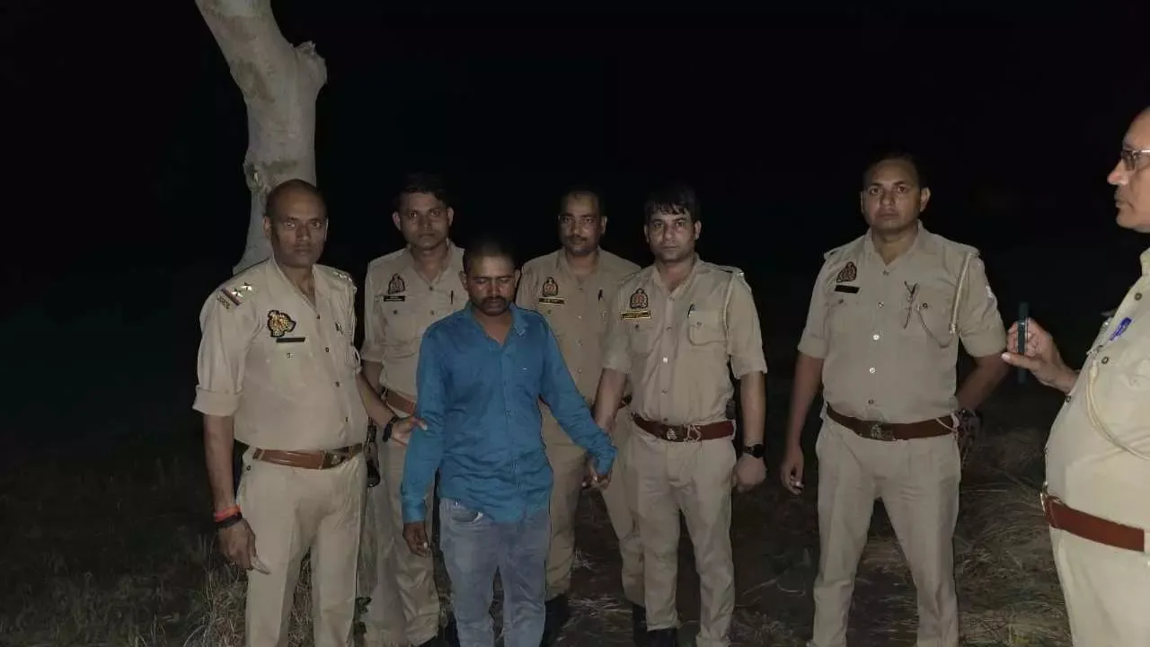 मंदिरों से चोरी कर भाग रहे थे शातिर चोर, मुठभेड़ में पकड़े गए : एक के पैर में लगी गोली, 12 घंटे और हथियार बरामद