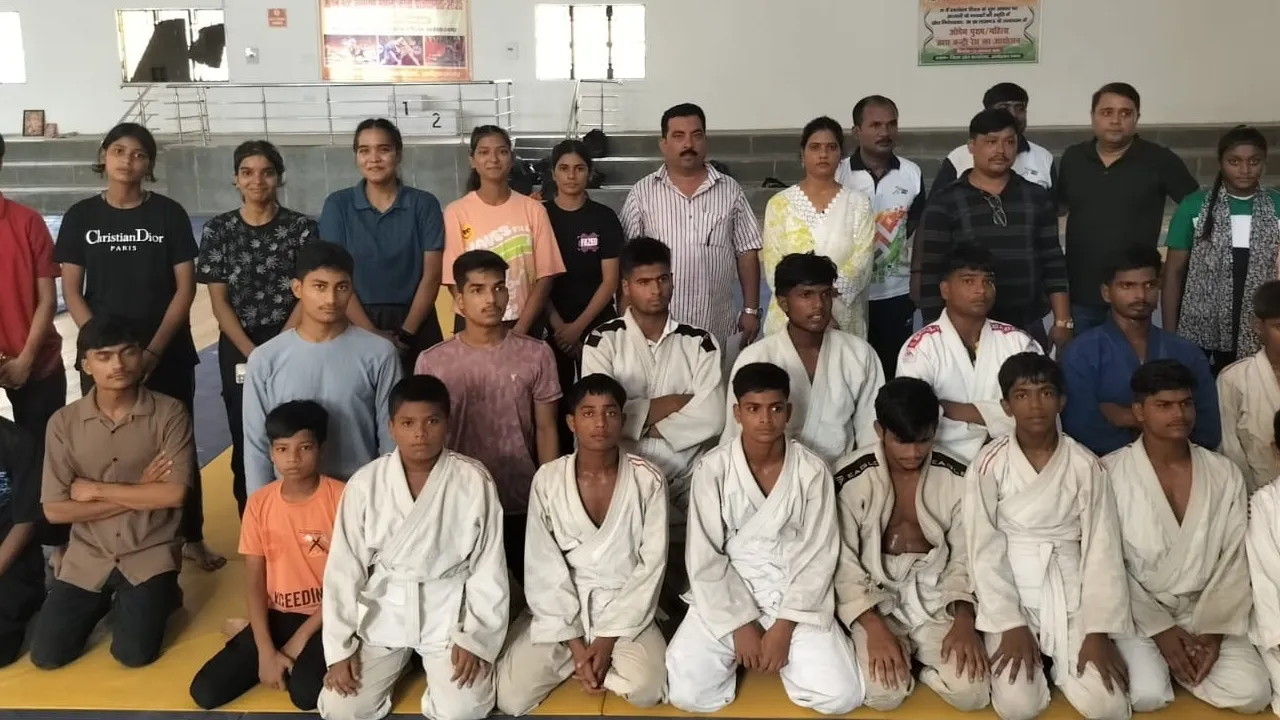 मंडलीय जूडो प्रतियोगिता में अजीमुद्दीन अशरफ इंटर कॉलेज का जलवा : 25 छात्र-छात्राओं ने दिखाया दमखम, बाराबंकी का नाम रोशन