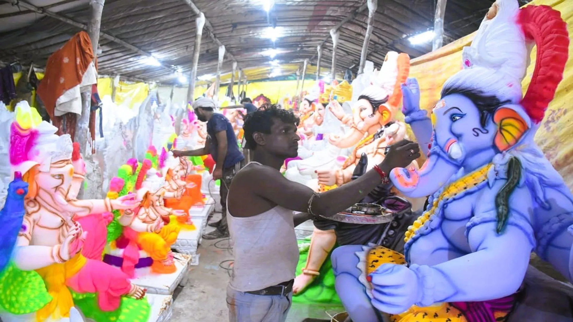 Moradabad : 27 अगस्त को मनाई जाएगी गणेश चतुर्थी, मूर्तियों को अंतिम रूप देने में जुटे मूर्तिकार