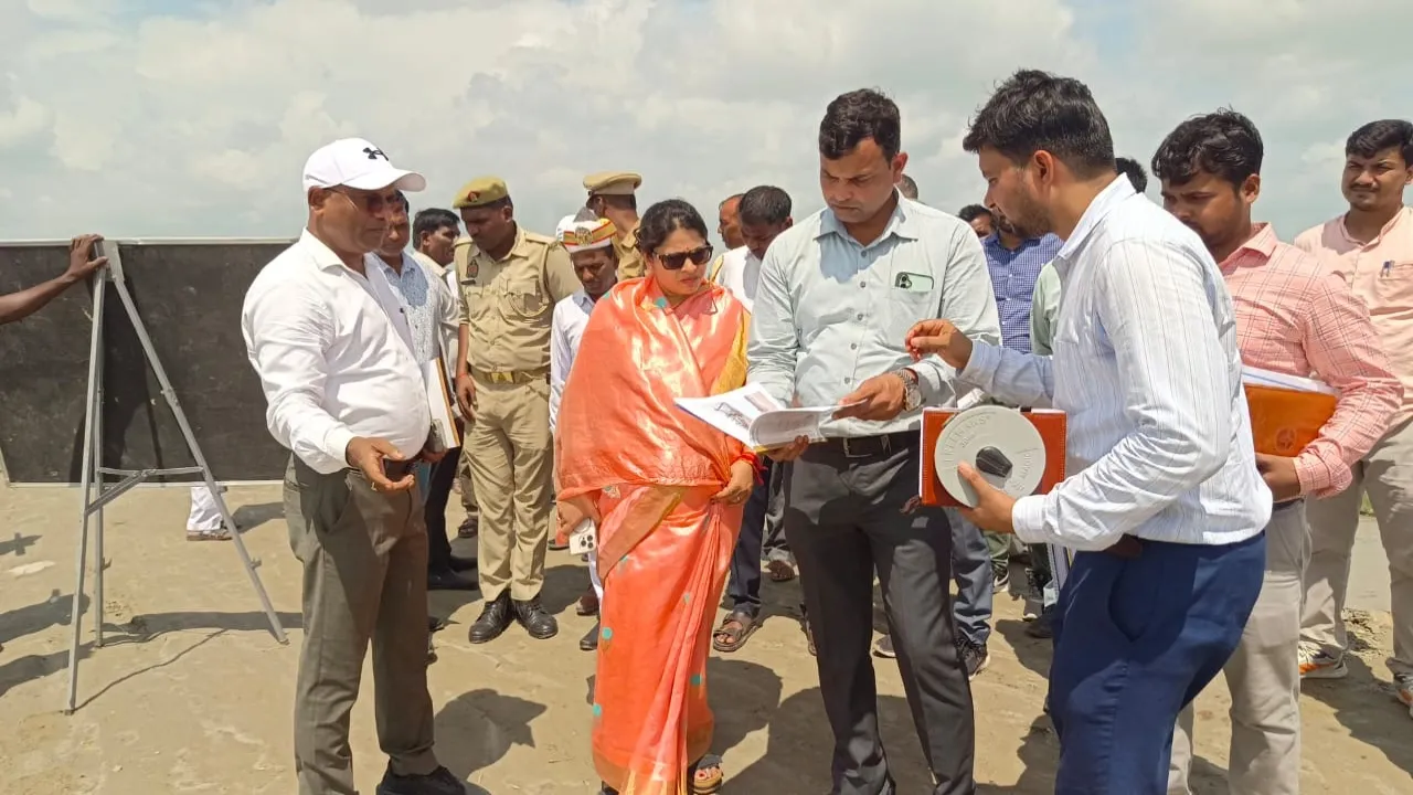 गोंडा में खतरे के निशान के करीब घाघरा, डीएम ने संभाला मोर्चा