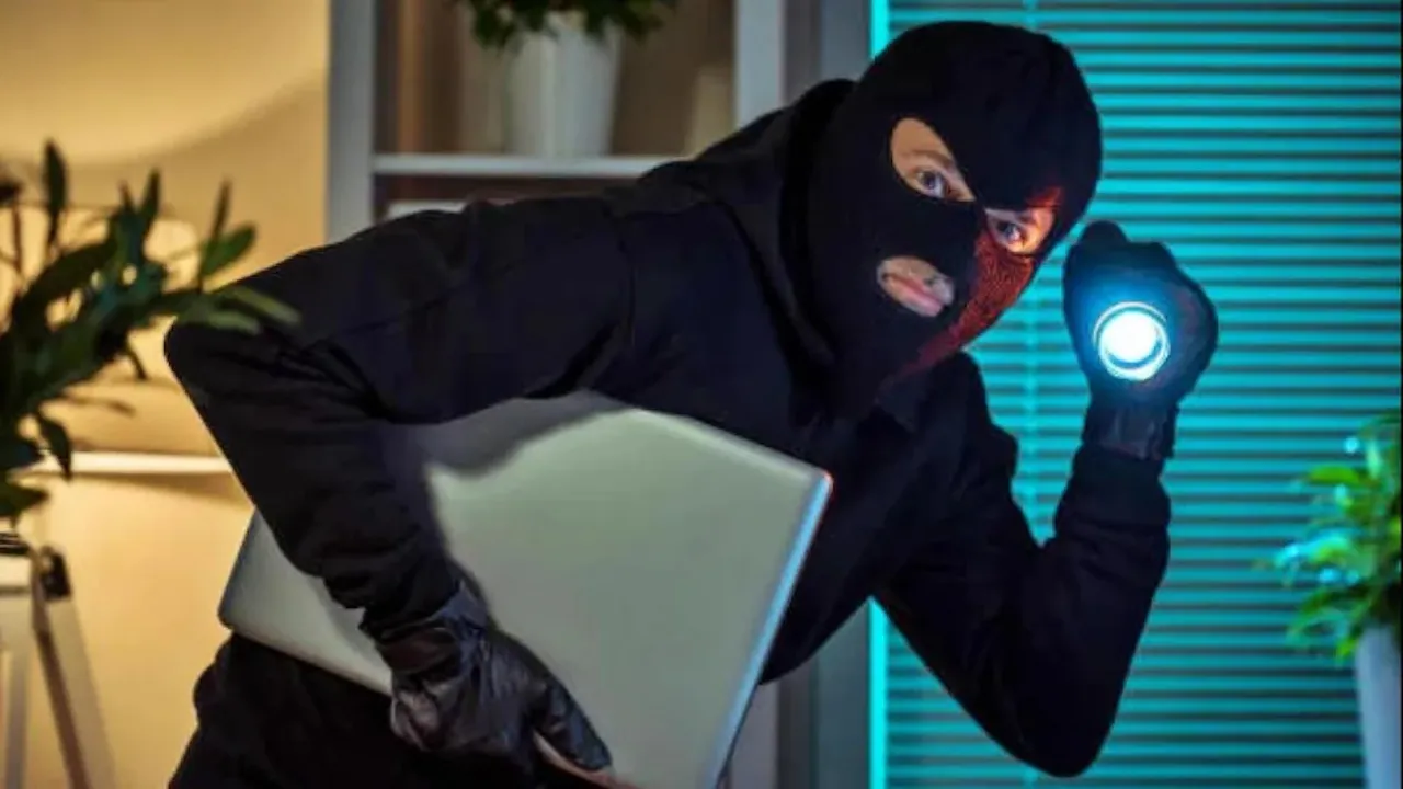 नशीली खीर खिला उड़ाए 50 लाख, बैंक उप प्रबंधक के घर से दंपती गिरफ्तार