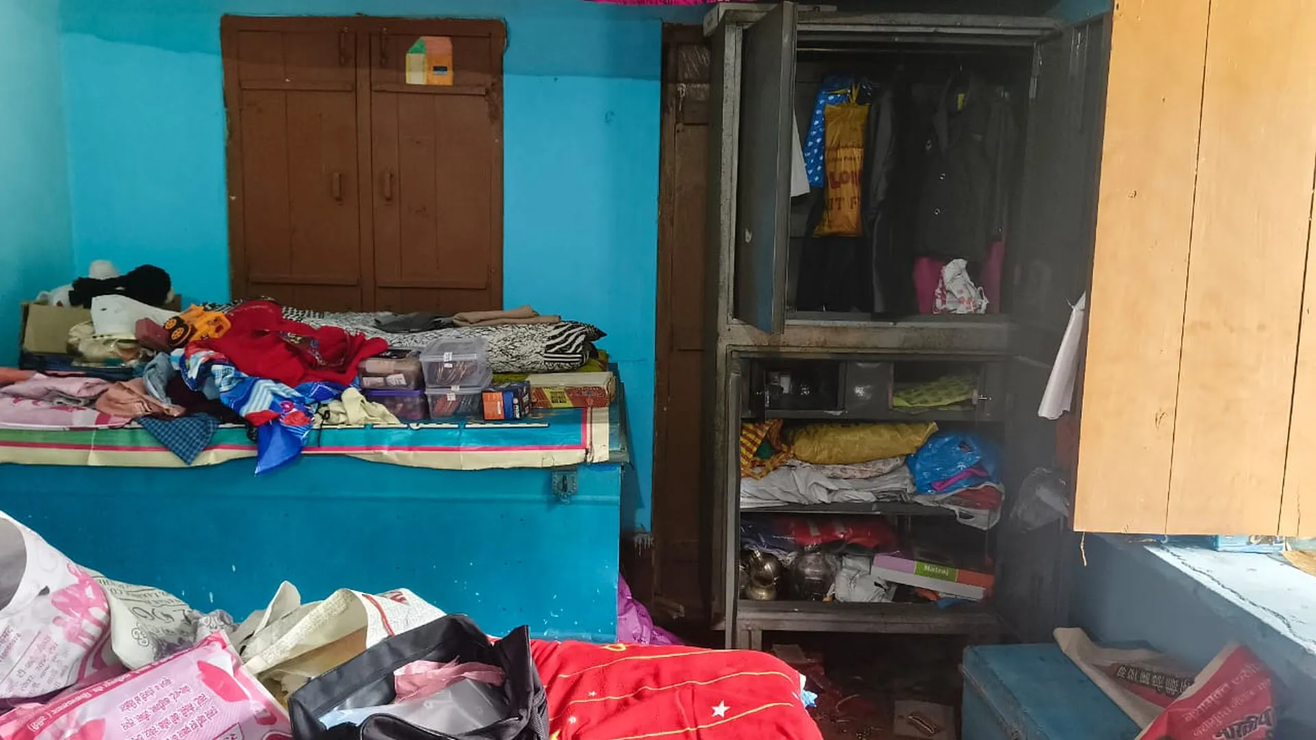 लखीमपुर खीरी: 65 लाख की चोरी के बाद फायरिंग करते हुए भागे चोर, ग्रामीणों ने किया ड्रोन से चोरी का दावा