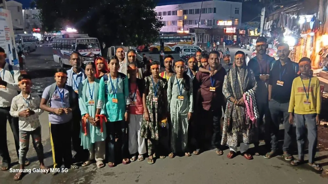 J&K Rain Havoc : जम्मू में फंसे बाराबंकी के 32 श्रद्धालु, खाने-पीने के लाले, वीडियो जारी कर मांगी मदद