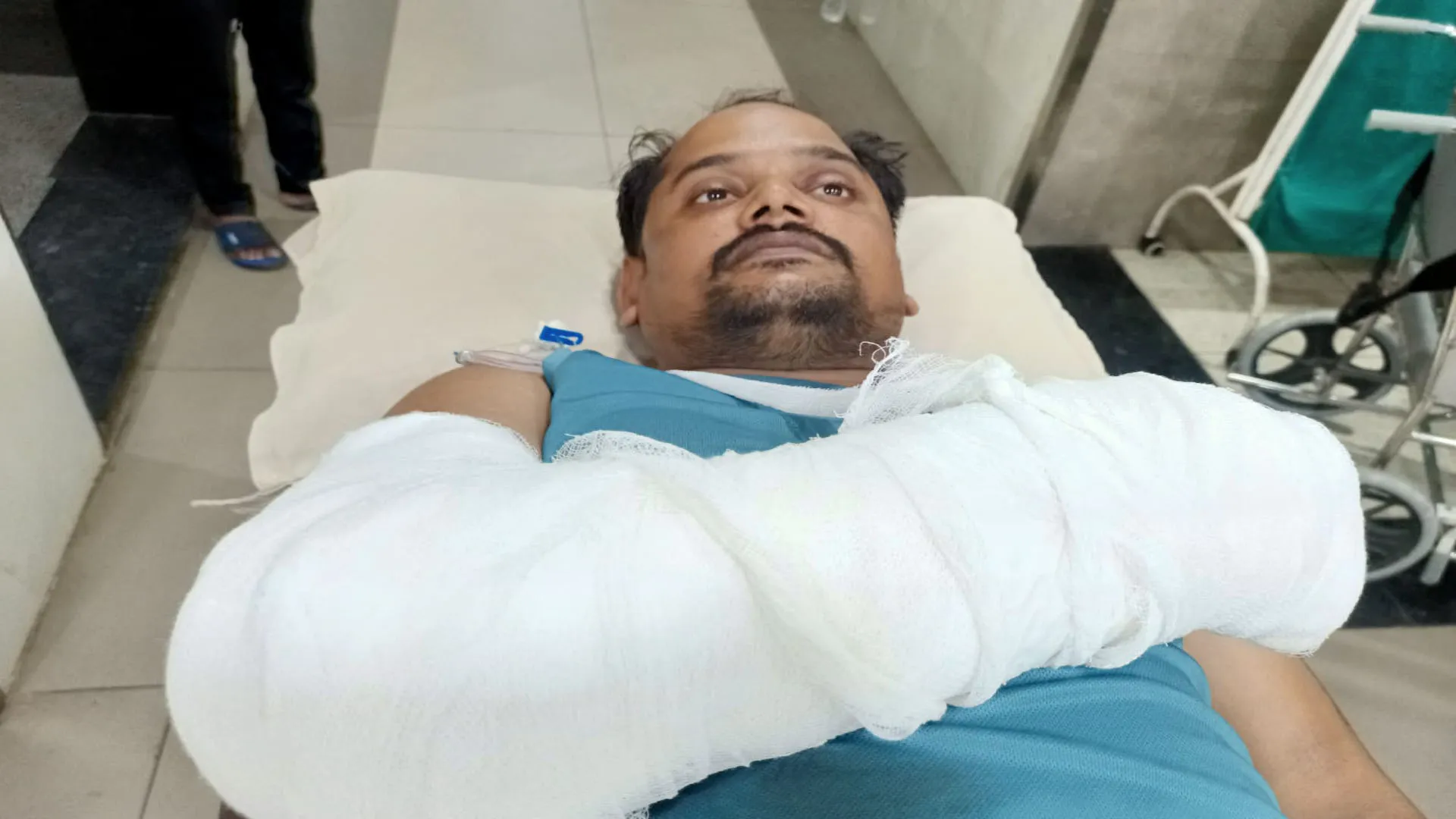 Bareilly: पति को जिंदा दफनाने की थी तैयारी...गुंडों के साथ मिलकर पत्नी ने कर दिया अधमरा