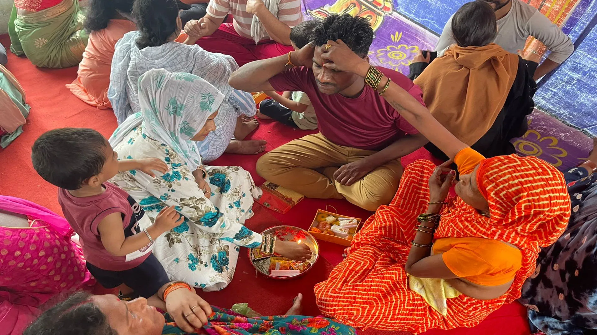 Bareilly: रक्षाबंधन की शहर में दिखी धूम...जेल में भी बंदी भाईयों को बहनों ने बांधी राखी