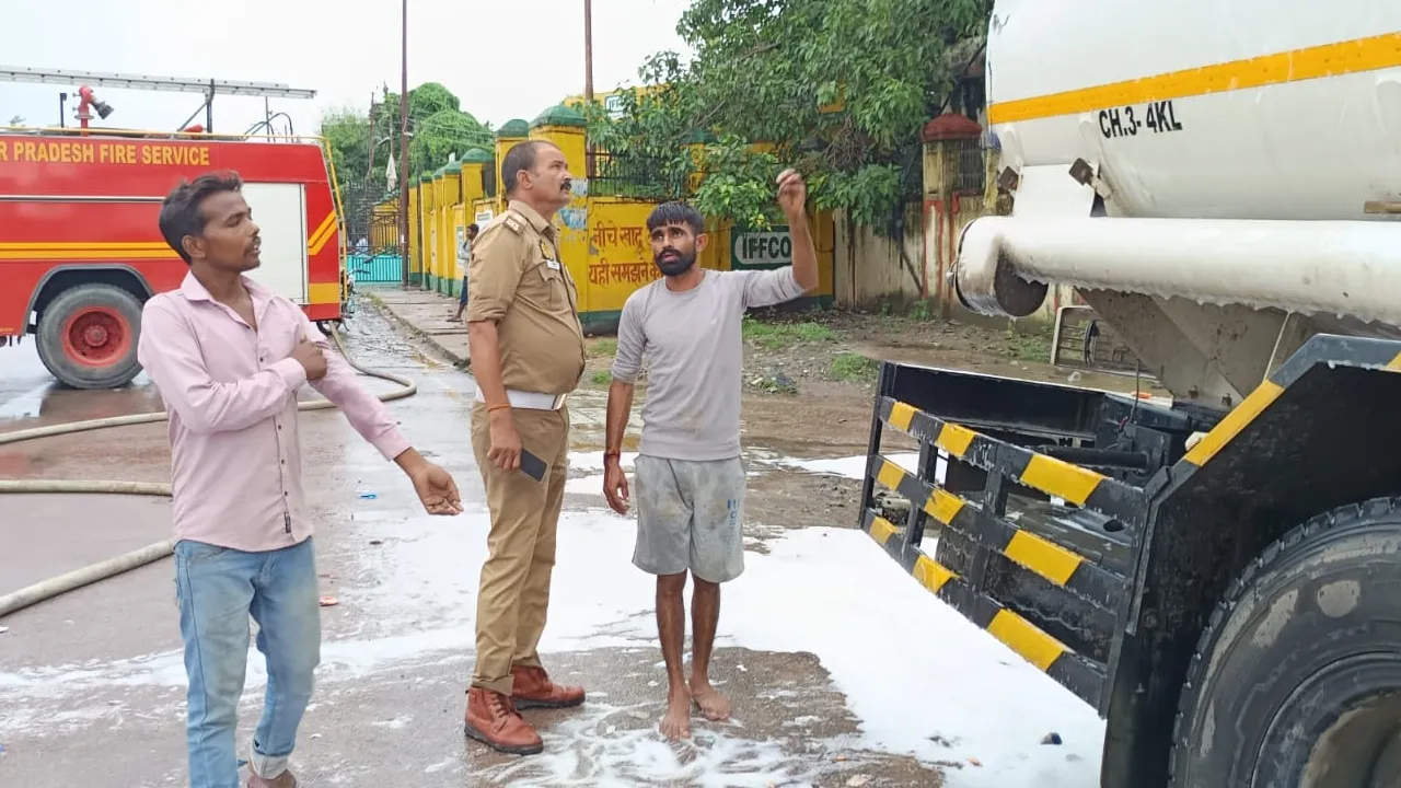 ट्राला की टक्कर से डीजल टैंकर में लीकेज, समय रहते टला बड़ा हादसा