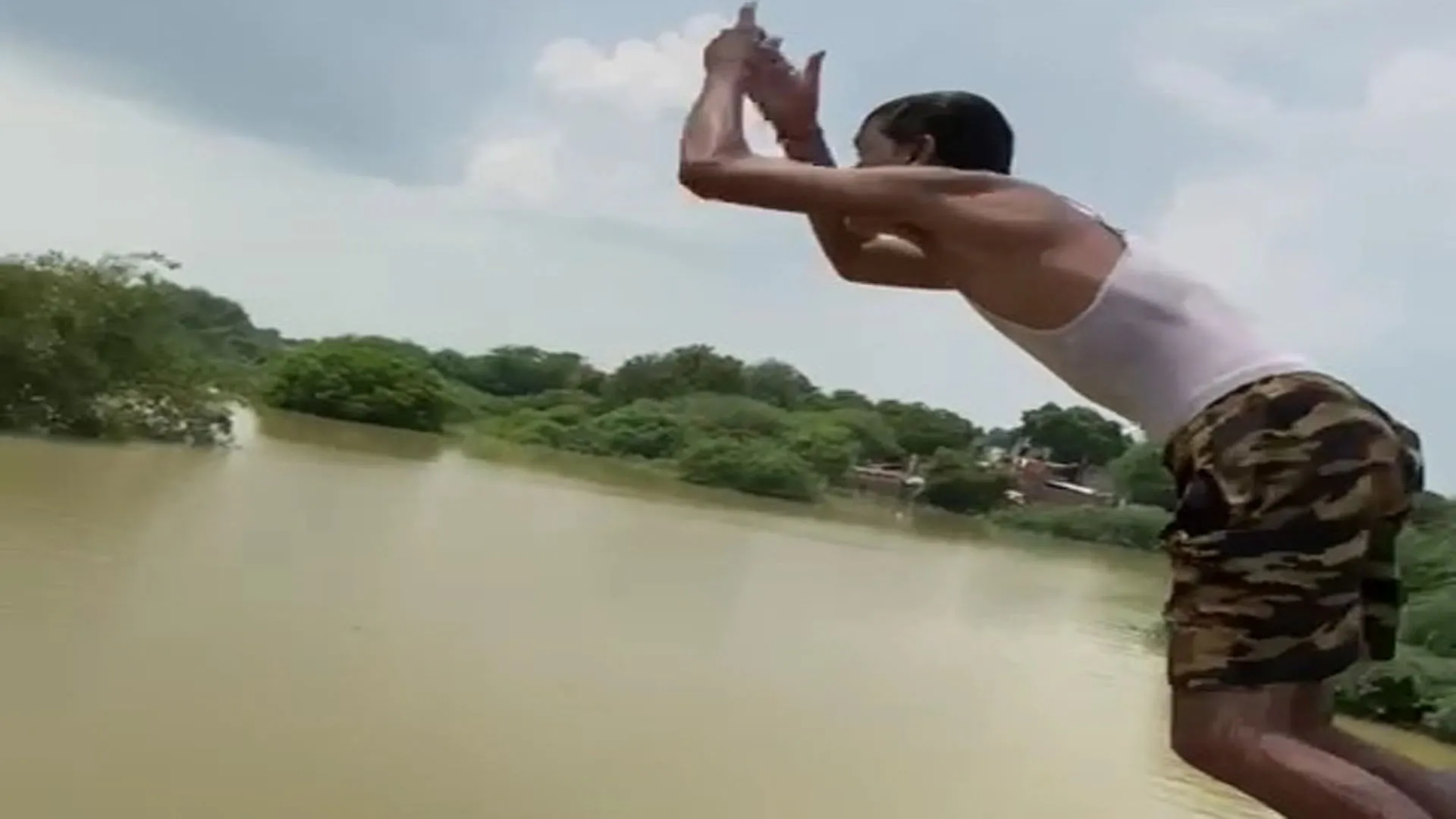 मुरादाबाद: पत्नी ने ससुराल जाने से मना किया तो पति ने नदी में लगाई छलांग