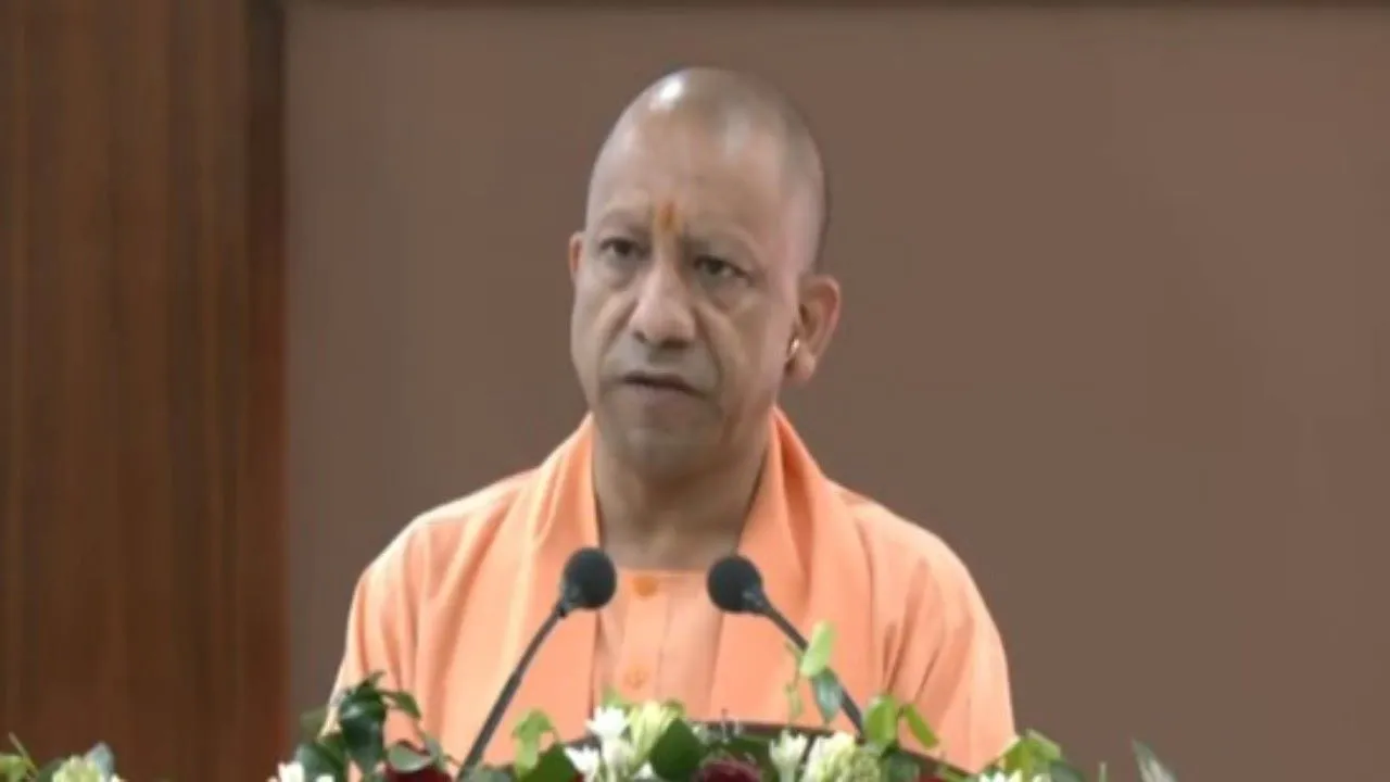 न्यायिक सेवा संघ के सम्मेलन में पहुंचे सीएम योगी, कहा- आम लोगों को न्याय दिलाने के लिए सरकार प्रतिबद्ध