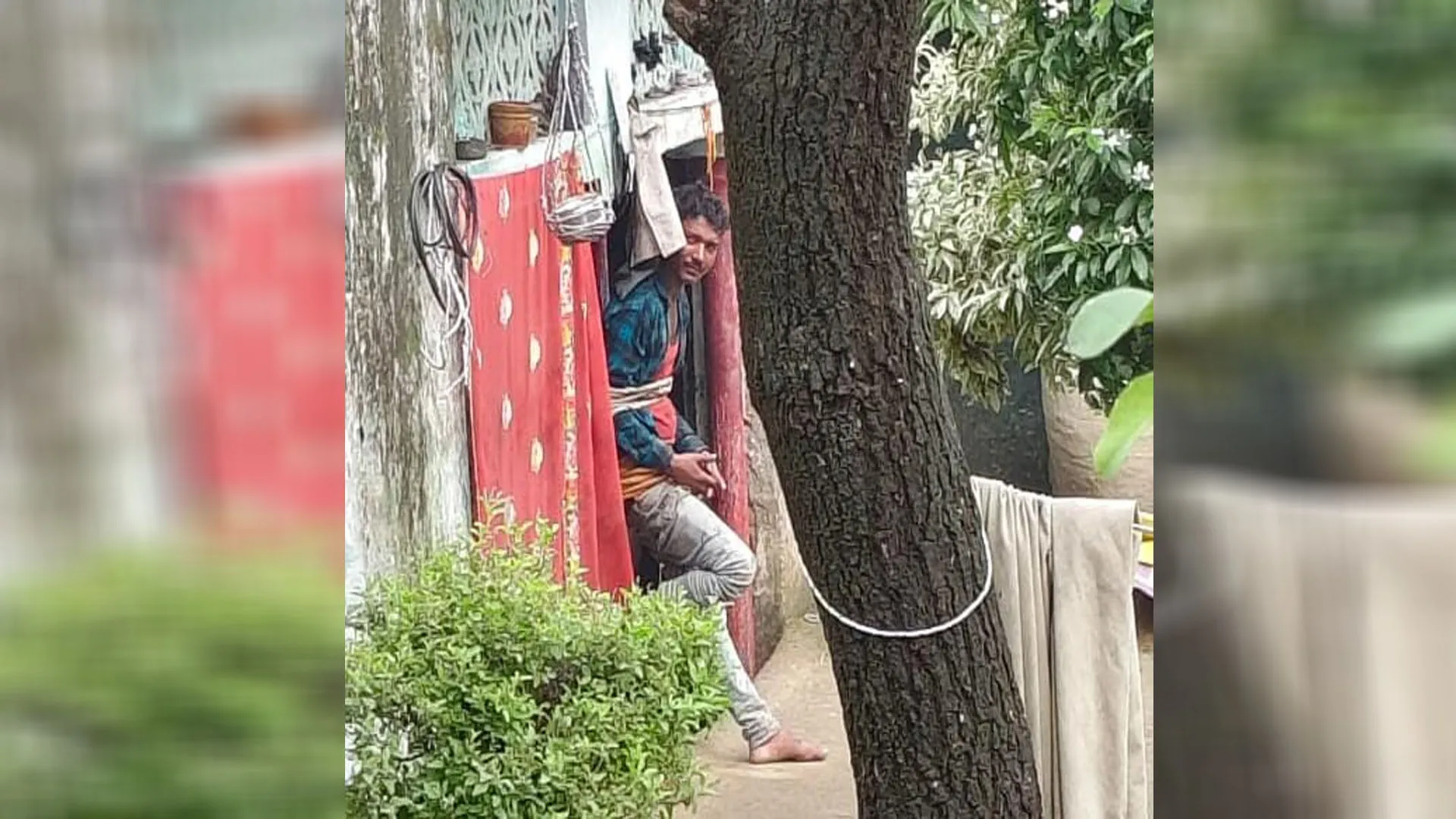 UP : पत्नी और प्रेमी ने मिलकर पति को बांध कर पीटा, चाकुओं से गोदा हाथ