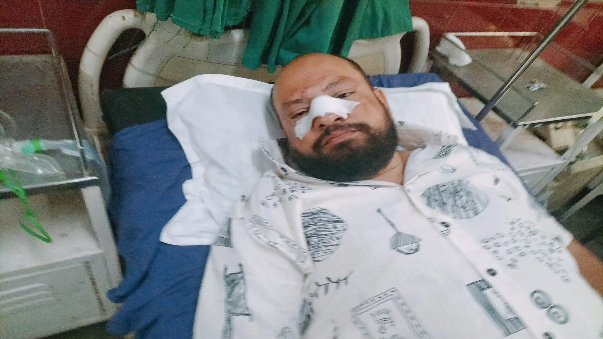 रामपुर: रुपयों के विवाद में मलेरिया विभाग के कर्मचारी को बीच रास्ते पर पीटा
