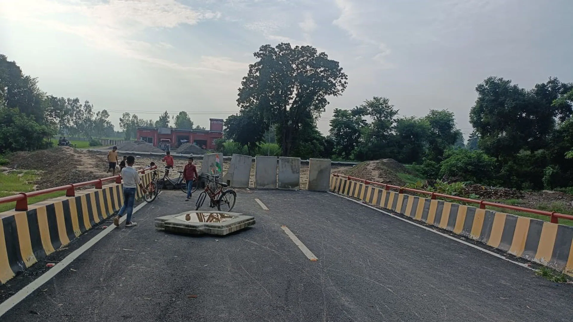 पीलीभीत : 116 करोड़ खर्च कर बैठ गए जिम्मेदार, आज तक संचालित नहीं हो सका नवनिर्मित बाइपास
