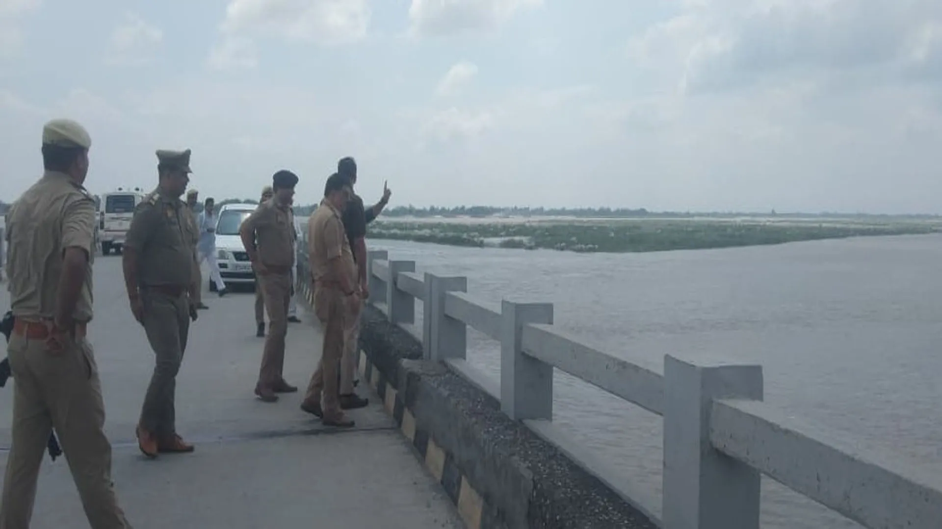 UP : गंगा का बढ़ा जलस्तर, सहसवान क्षेत्र के गांवों में घुसा पानी