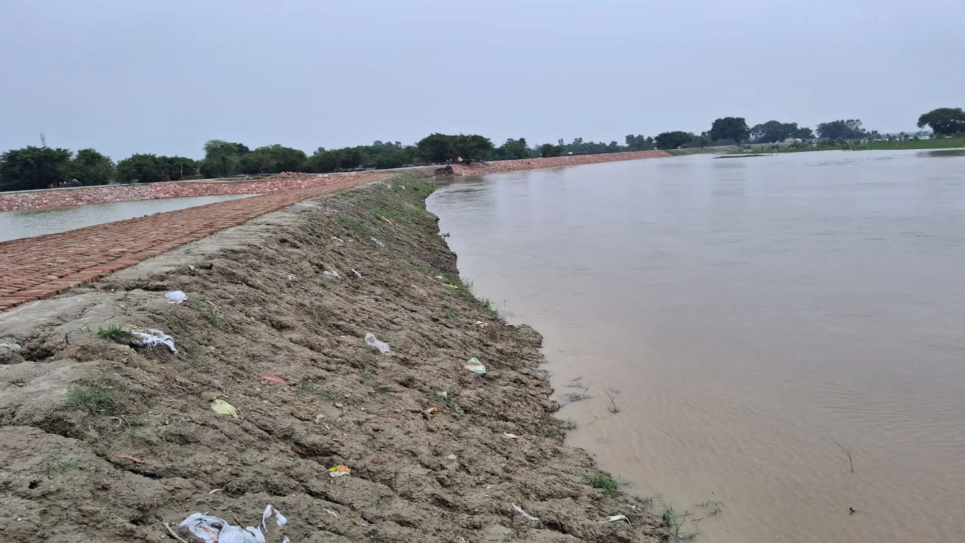 UP : बाढ़ प्रभावित इलाकों में फसलों के नुकसान का होगा आकलन