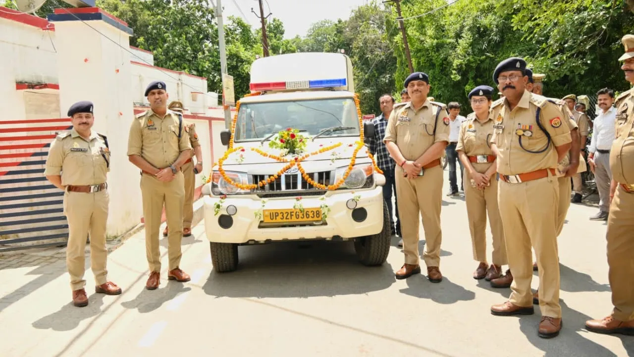बाराबंकी को मिली अत्याधुनिक फॉरेंसिक वैन, एसपी ने दिखाई हरी झंडी